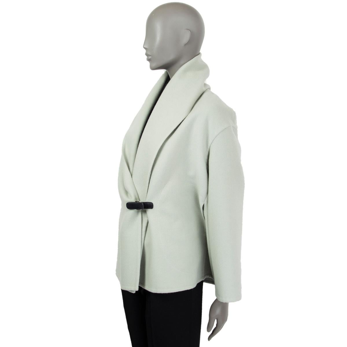 HERMES sage green cashmere SHAWL COLLAR Jacket 34 XS In Excellent Condition For Sale In Zürich, CH