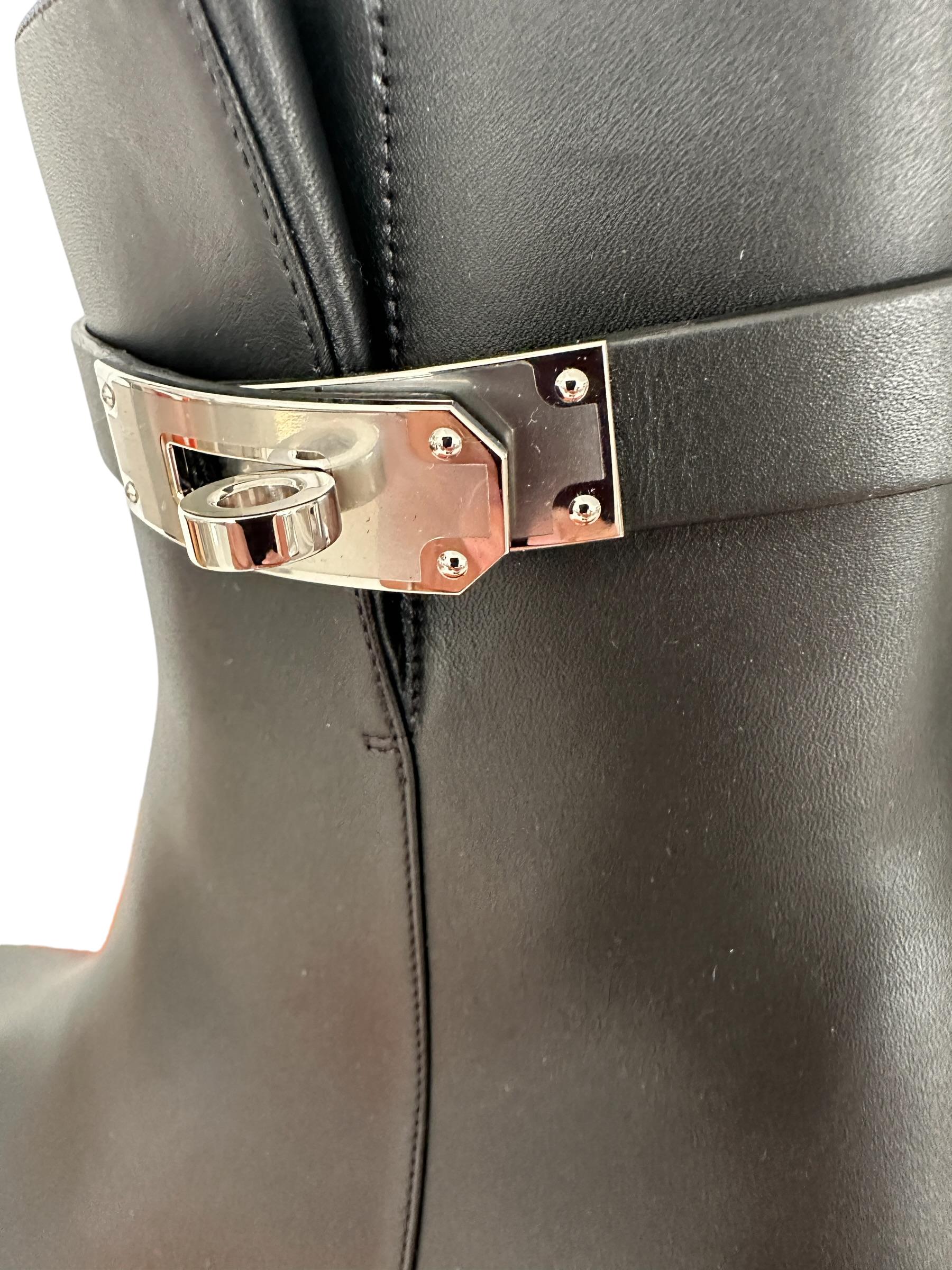 Hermes Boots Saint Germain Ankle Boot Black 40 Kelly Buckle $2000 retail In New Condition For Sale In West Chester, PA