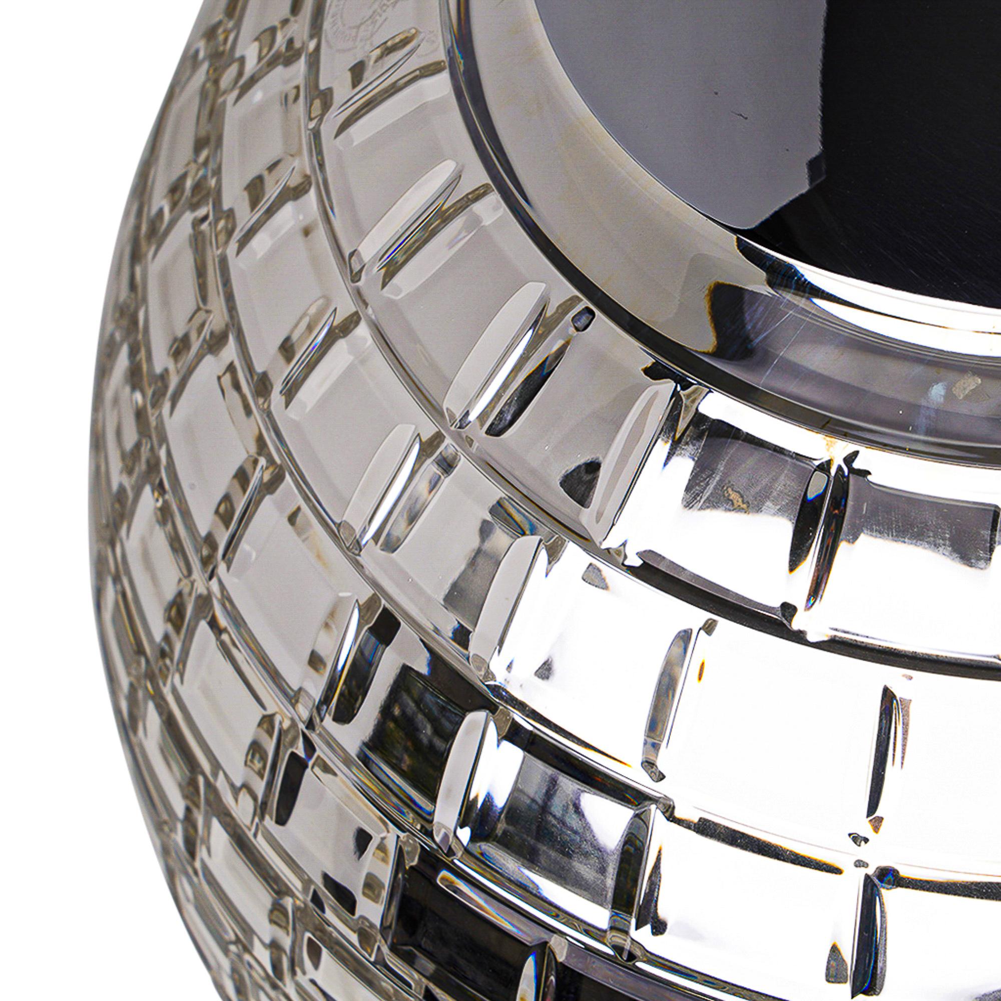 Mightychic bietet eine garantiert authentische Limited Edition Hermes Disco Ball ist eine Zusammenarbeit mit Saint-Louis und ist 