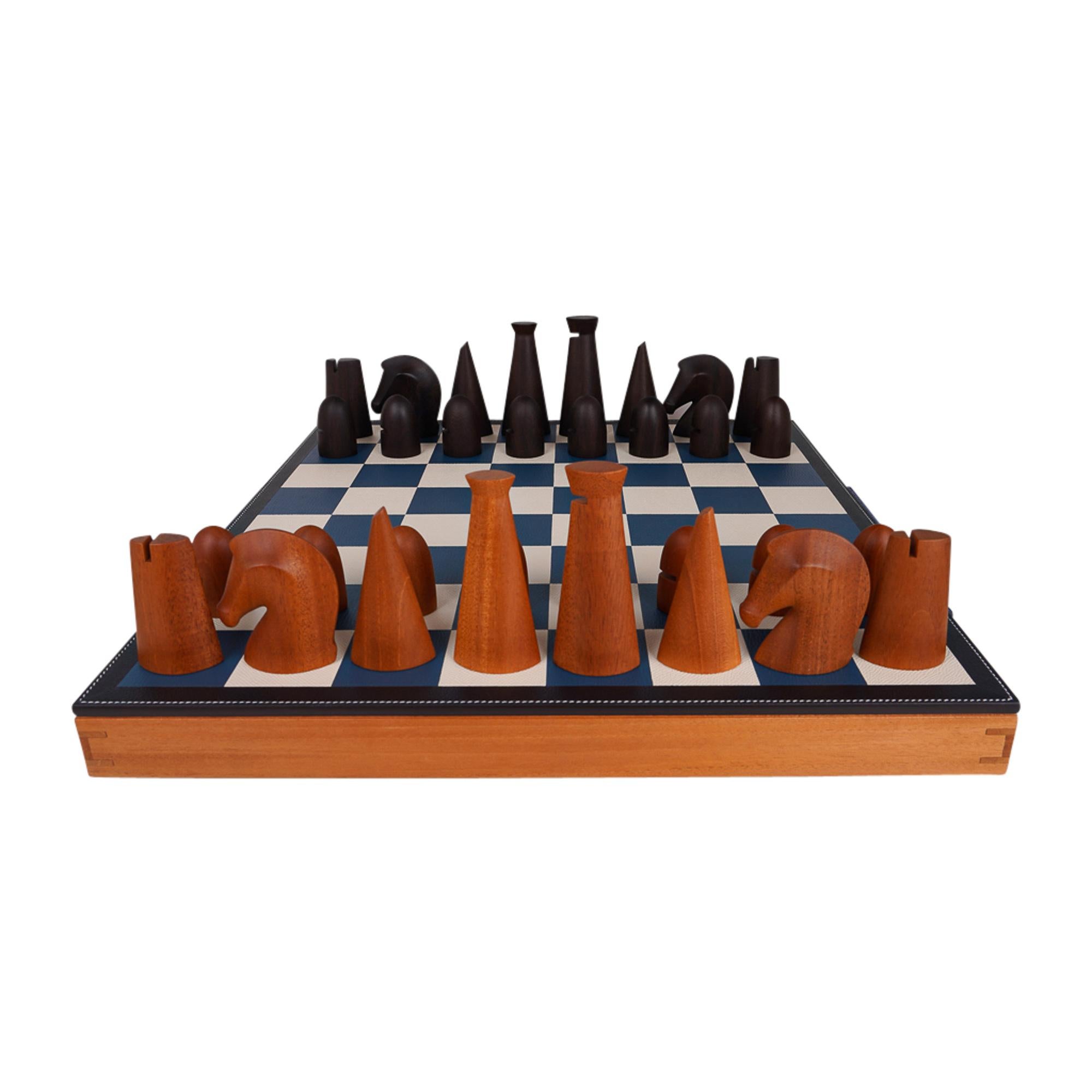 Brown Hermes Samarcande Chess Set Sycamore Mahogany Crocodile Handles New w/ Box For Sale