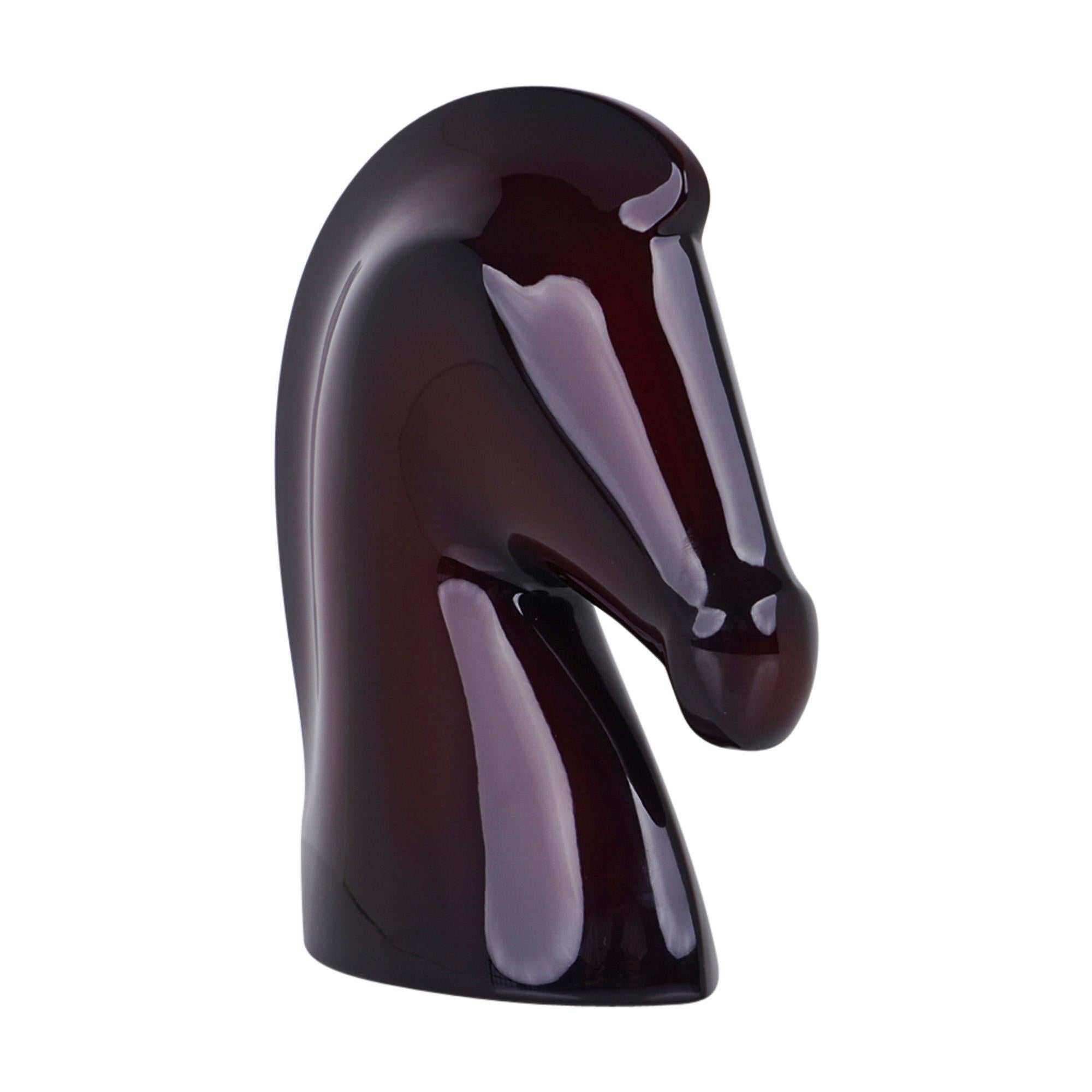 Guaranteed authentic Hermes Samarcnade paperweight featured in Aubergine laquered wood.
Crafted in layers of hand lacquered wood, and sanded to reveal the beauty of the colour.
This exquisite paperweight can serve as a stand alone.
Leather base