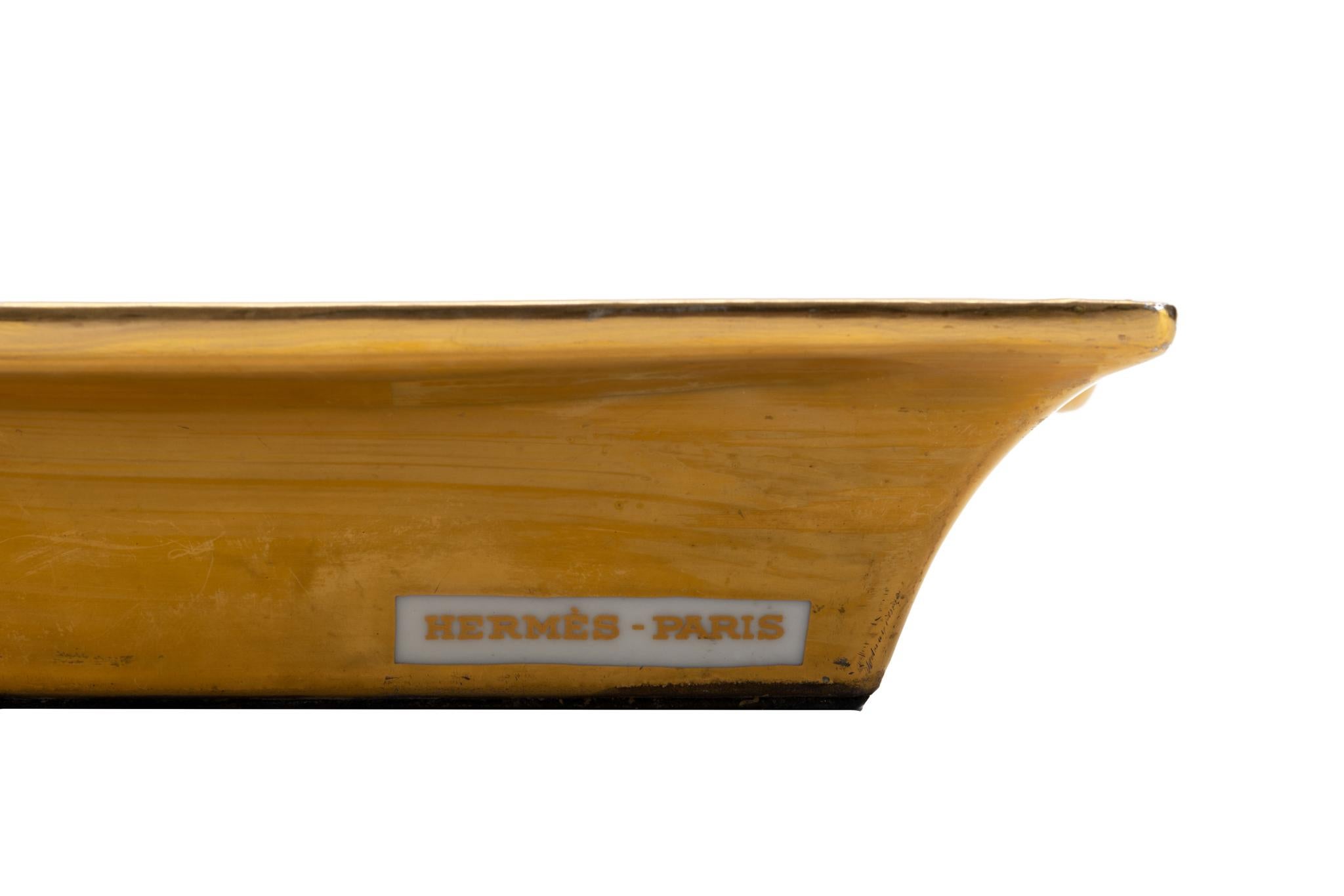 Aschenbecher von Hermès Samurai aus Gold-Porzellan im Zustand „Gut“ in West Hollywood, CA