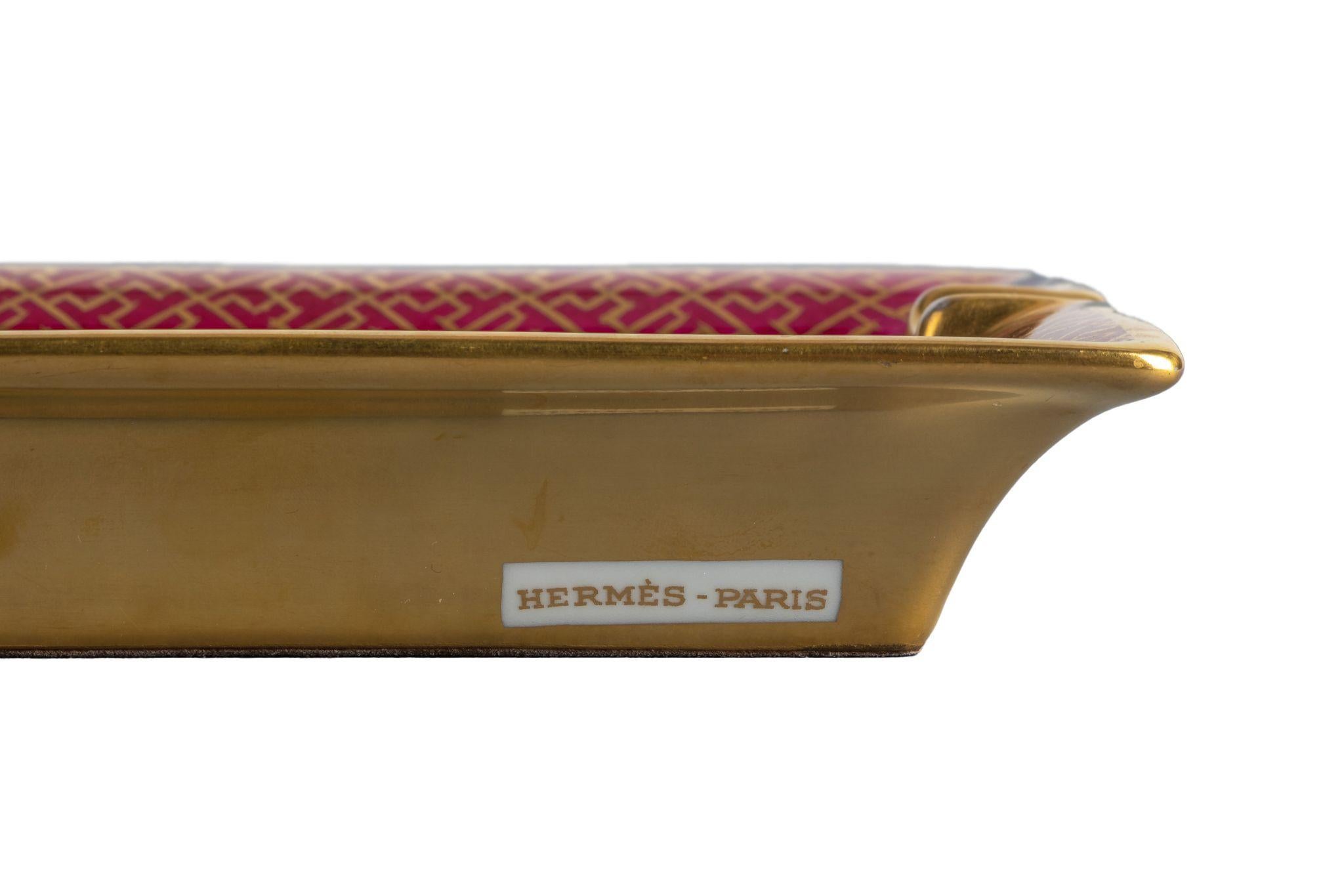 Aschenbecher aus Gold-Porzellan von Hermes Samurai im Zustand „Hervorragend“ in West Hollywood, CA