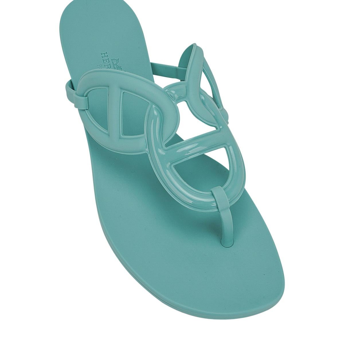 Hermes Egerie Vert Embrun Sandal Limited Edition 39 /9 Runs a Size Small Fits 38 In New Condition For Sale In Miami, FL
