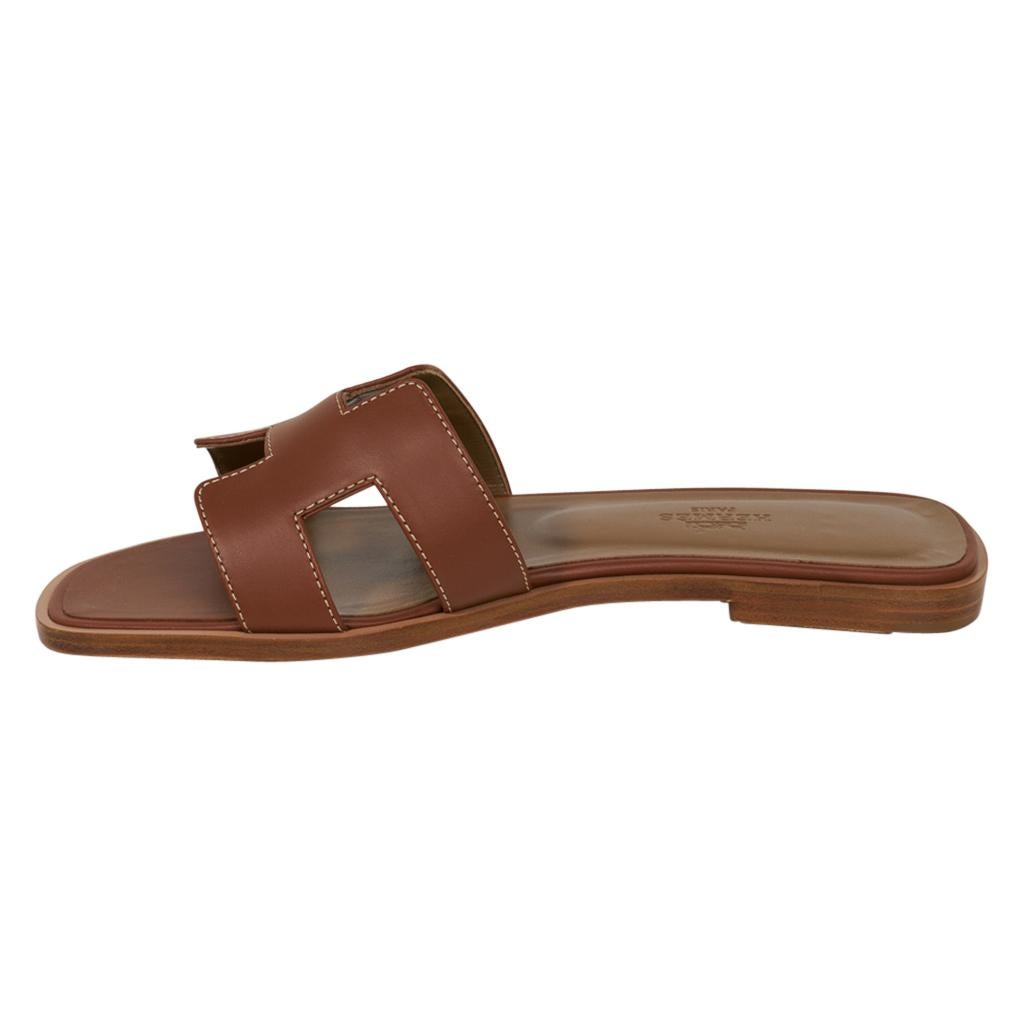 Marrone Hermes Sandalo Piatto Oran Oro Scatola Pelle di Vitello Scarpe 37.5 / 7.5 in vendita