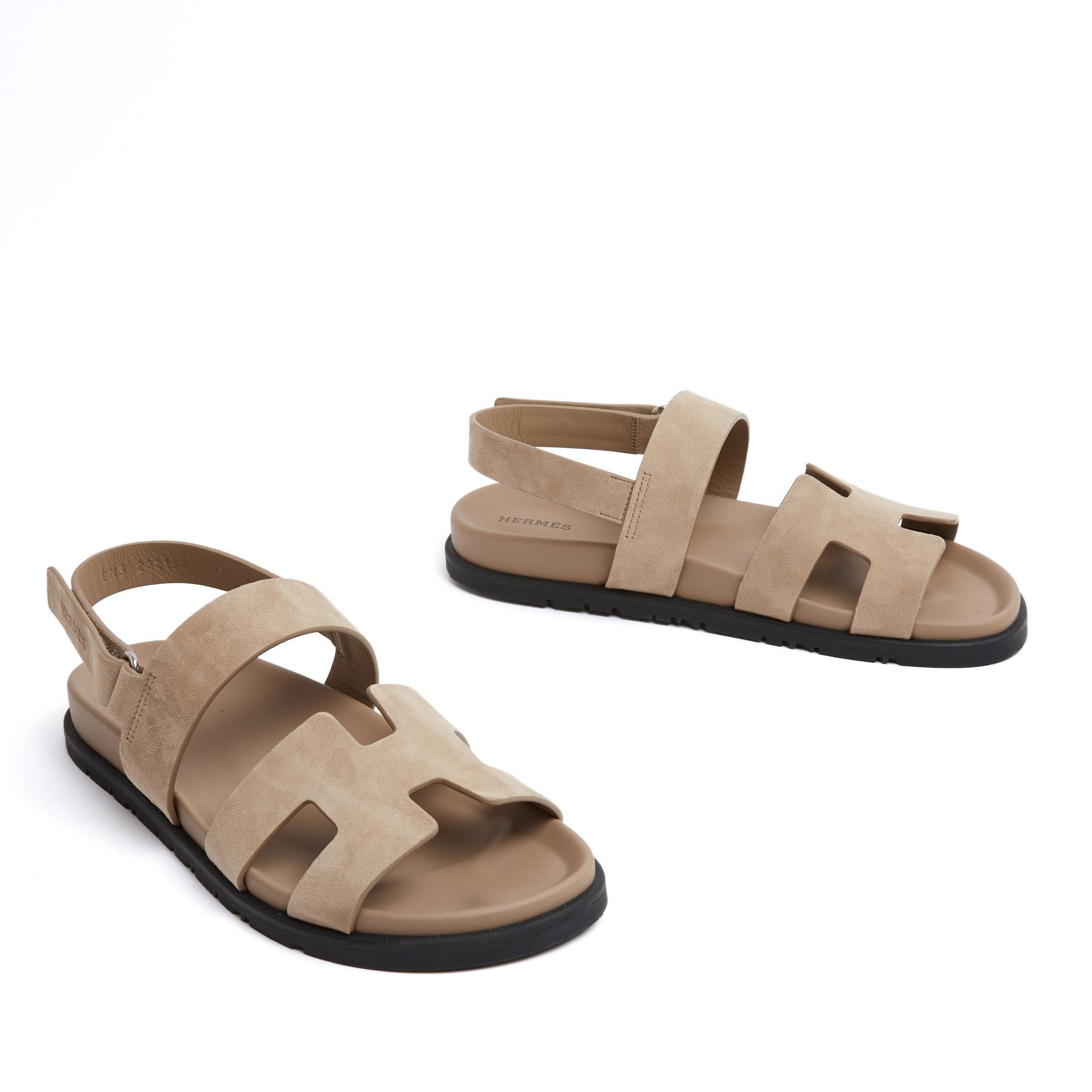 Hermès Genius sandals (Cyprus style with back strap) in beige suede with wide straps adjustable by Velcro, matching leather insole on an anatomical rubber sole. Size 40.5FR or UK6.5 and US9. The sandals have never been worn and are in excellent