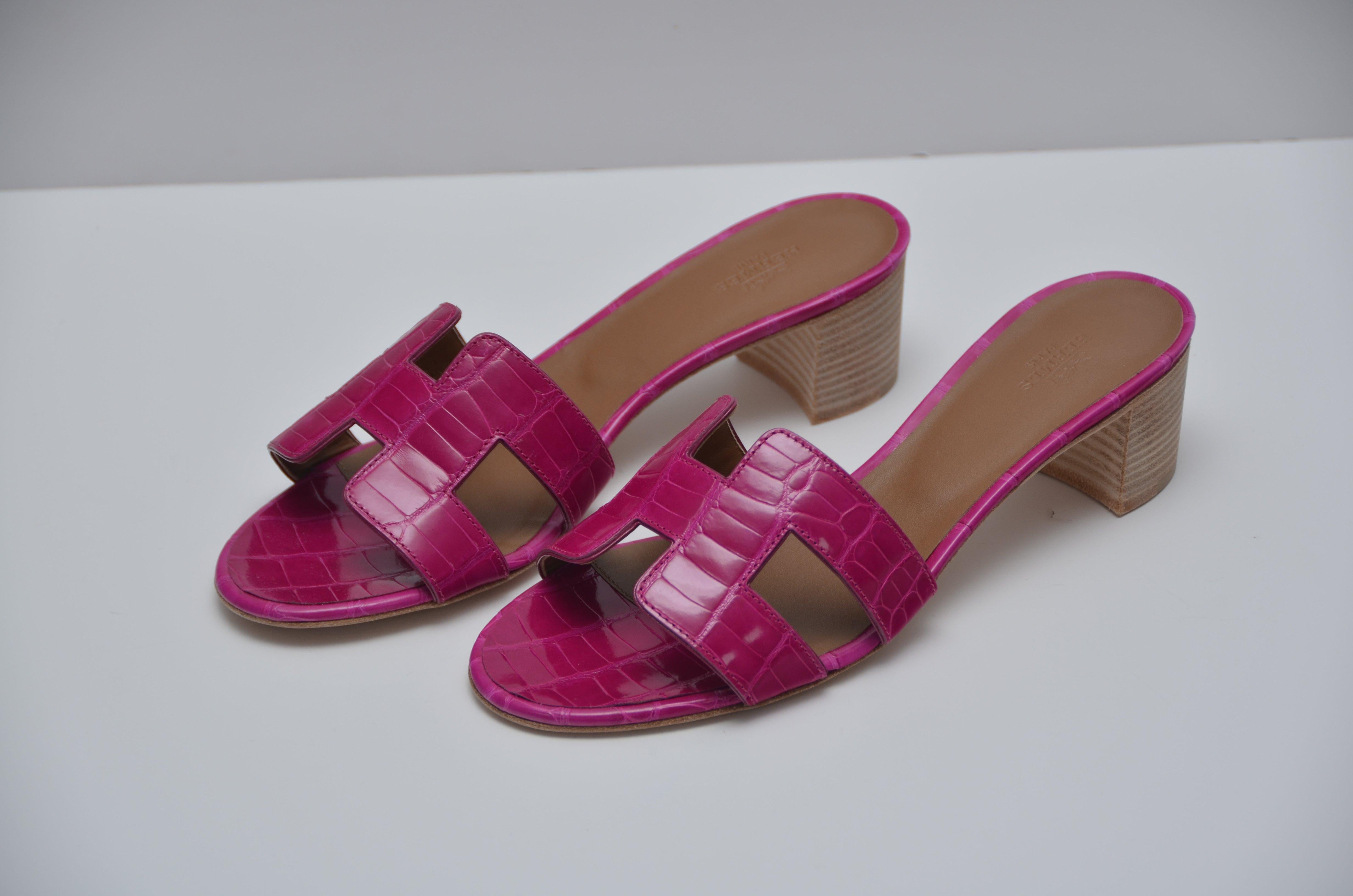 HERMES Sandalen Schuhe Glänzend  Rose Sheherazade Farbe Krokodil NEU  (Pink) im Angebot