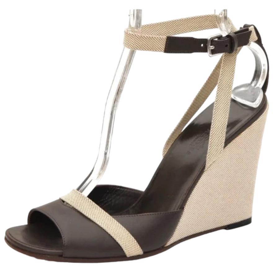 HERMES Sandals Wedge Leather Canvas Brown Tan Ankle Strap Peep Toe Sz 40 VINTAGE In Good Condition In Hollywood, FL
