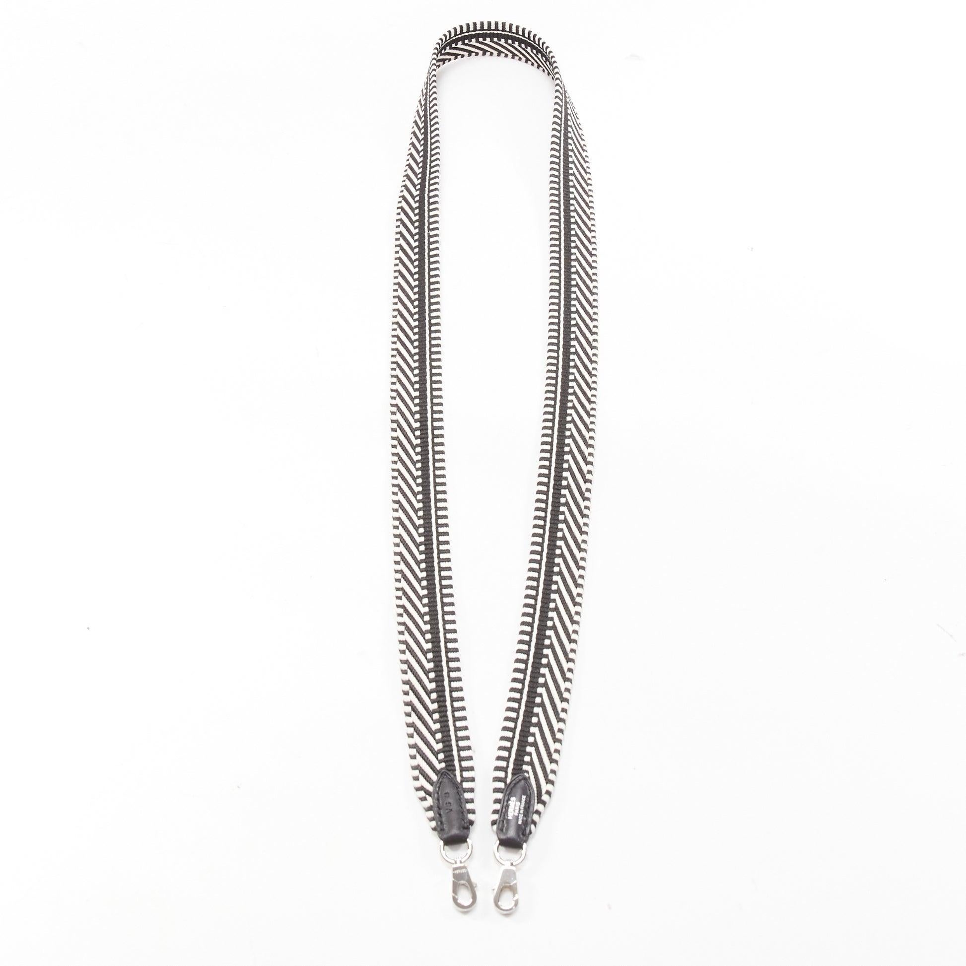 HERMES Sangle 25 negro blanco rayas chevron tejido correa del bolso de hardware de plata Gris en venta
