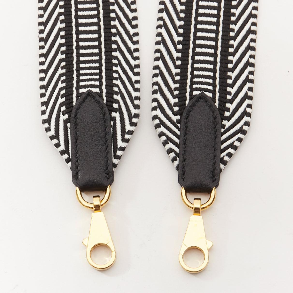 HERMES Sangle 50 black white diagonal stripes woven fabric gold hardware long strap
Reference: AAWC/A01183
Brand: Hermes
Model: Sangle 50
Material: Canvas
Color: Black, White
Pattern: Chevron
Closure: Lobster Clasp
Lining: Multicolour Canvas
Made