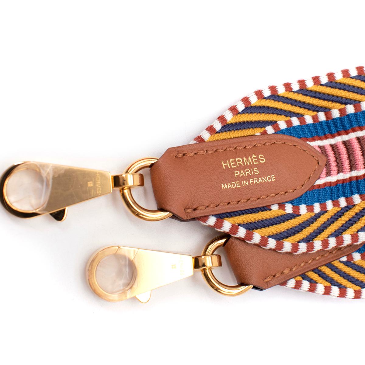 Hermes Sangle Cavale 50mm Bag Strap

Bag strap in Cavale canvas and Swift calfskin with gold plated hardware, large snap hook

Colourway - Ambre/Rose D'été/Gold

Age: C 2018

Material:
100% swift leather 
100% Cavale canvas 

Made in France 

PLEASE