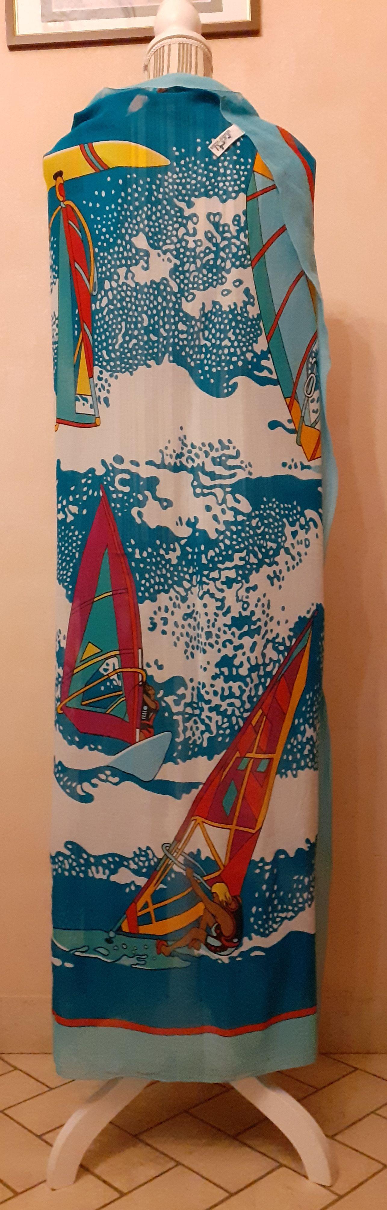 Sarong Hermès Paréo Windsurfers Print en coton en vente 9