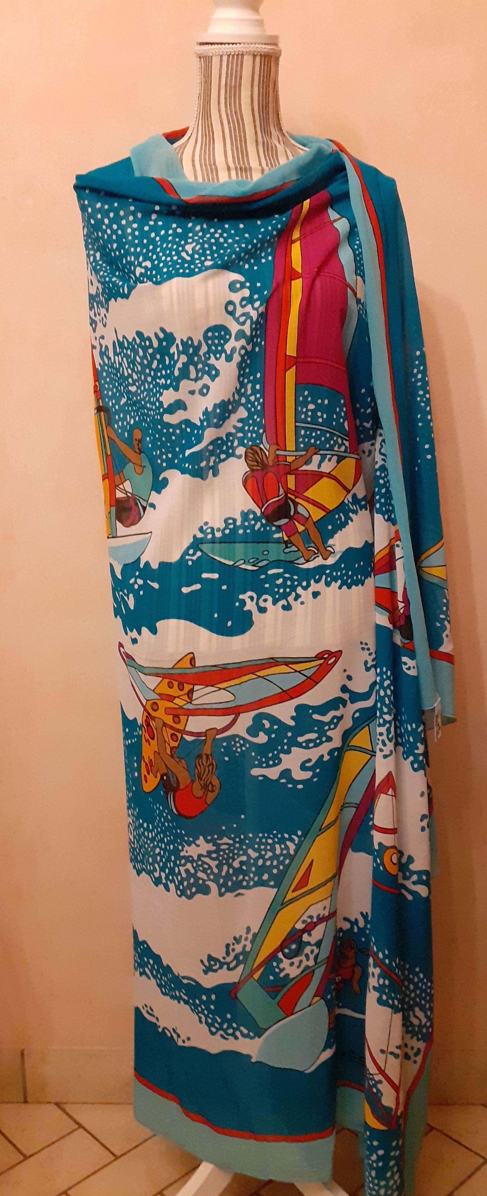 Sarong Hermès Paréo Windsurfers Print en coton en vente 10
