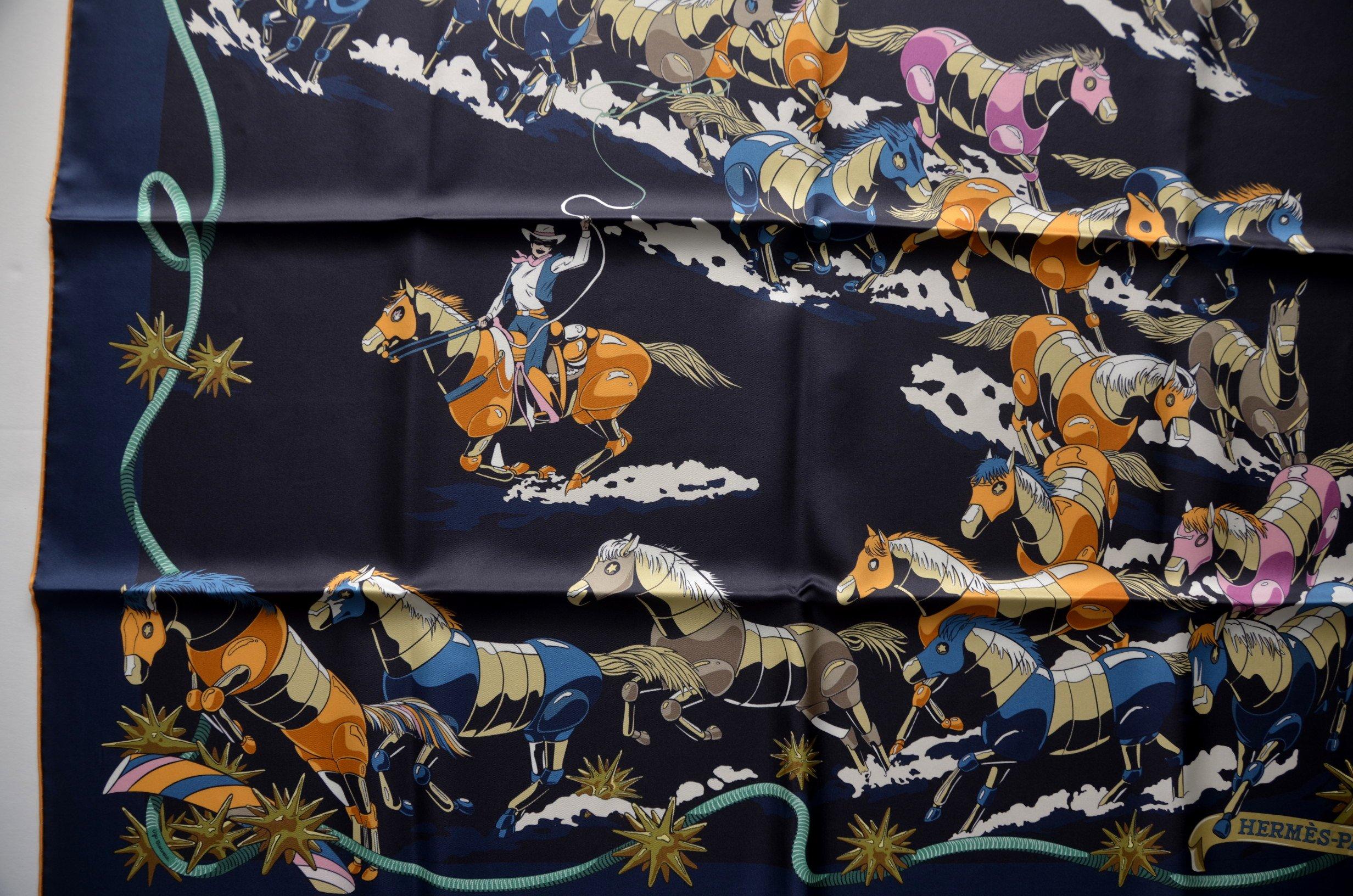 Hermes Schal 90 CM CARRE DOUBLE FACE LES MUSTANGS  EC/BLEU/NOIR/MANDARIN  NEU (Schwarz) im Angebot