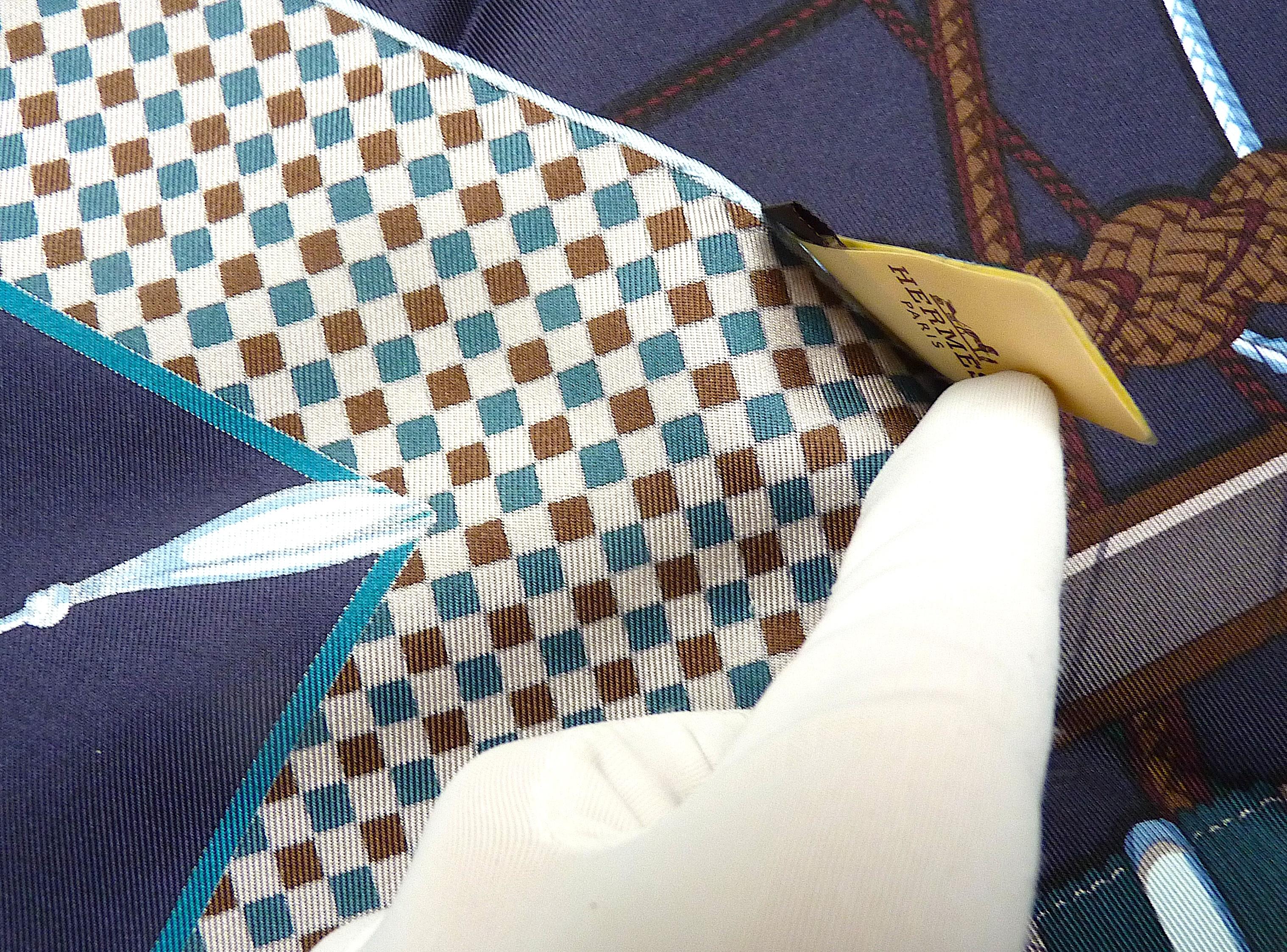 Sciarpa HERMES BNIB 90 cm Silk Twill Fouets et Badines by Virginie Jamin in vendita 3