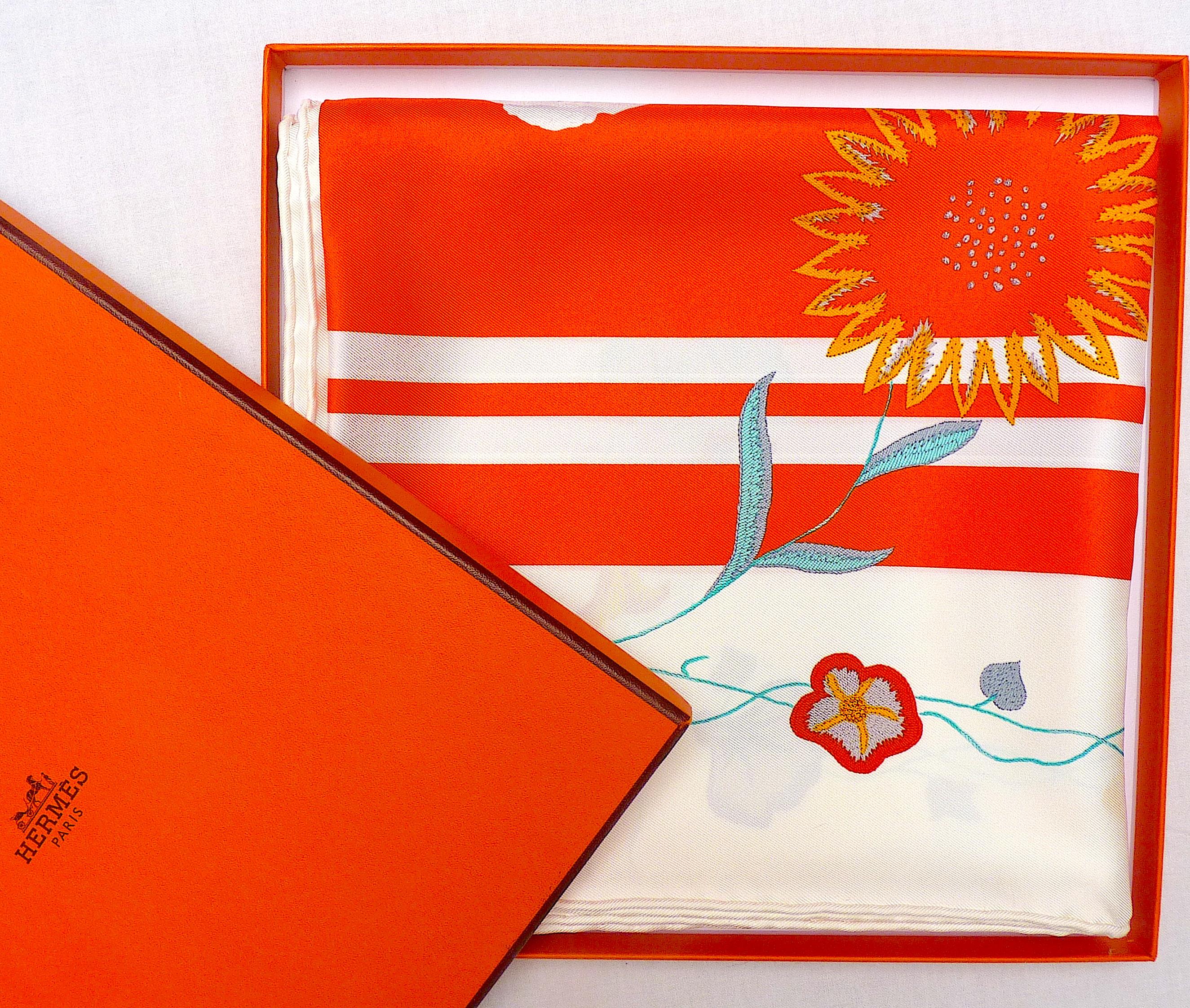 Pañuelo de seda Hermes Novias Fleuries, una Edición Especial de Novias de Gala, ¡perfecto para oler la fragancia de la Primavera! Con flores bordadas impresas en la seda. ¡NUEVO EN CAJA ! ¡LISTO PARA REGALAR !

ESTADO : En perfecto estado,  ¡NUNCA