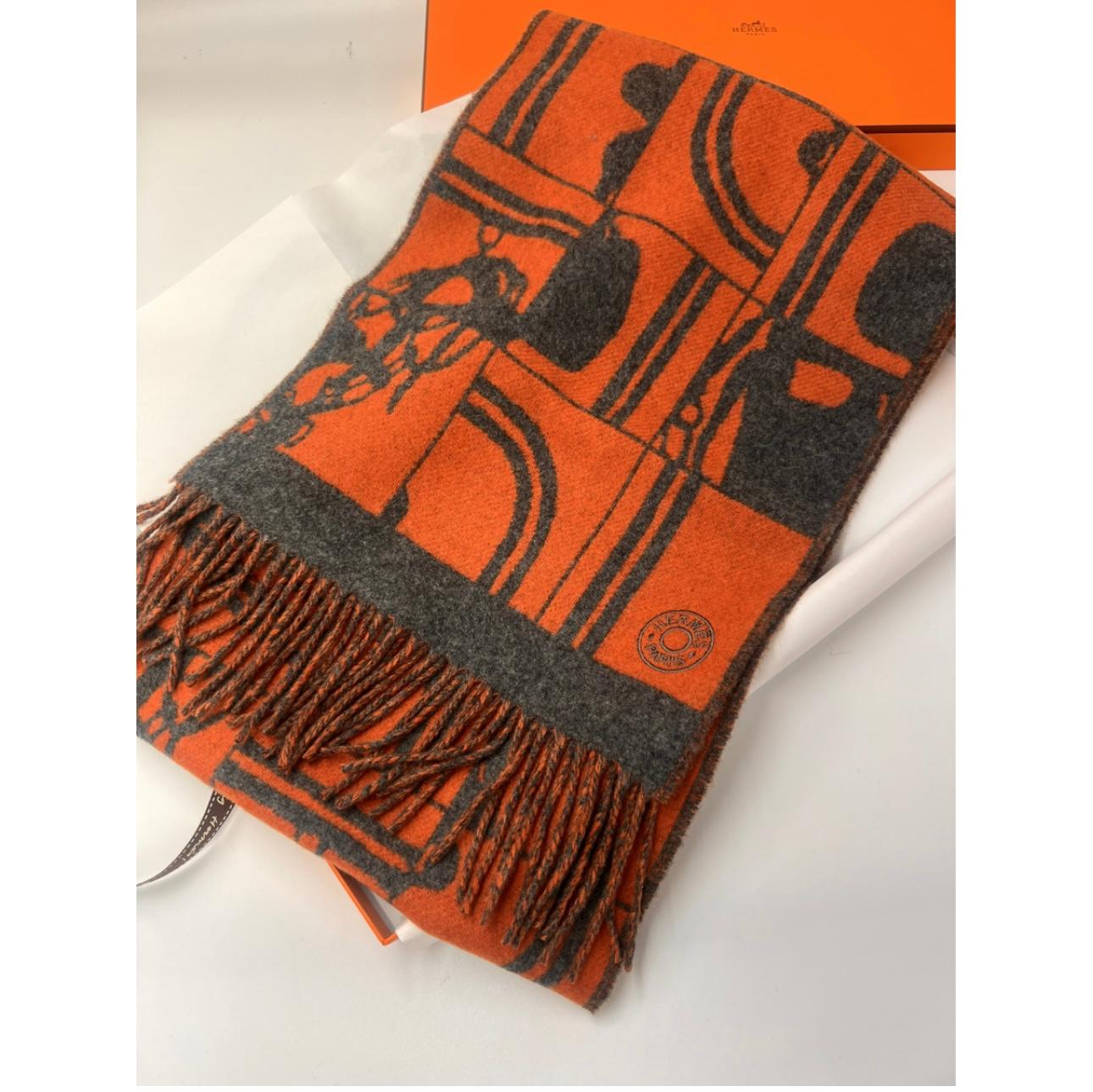 Hermes scarf in cashmere (100% cashmere). Cyrille Diatkine and Hugo Grygkar's Brides de Gala design appears on this cashmere en Desordre muffler thanks to jacquard weaving. BRAND NEW IN BOX. NEVER USED. Dimensions: 25 x 150 cm