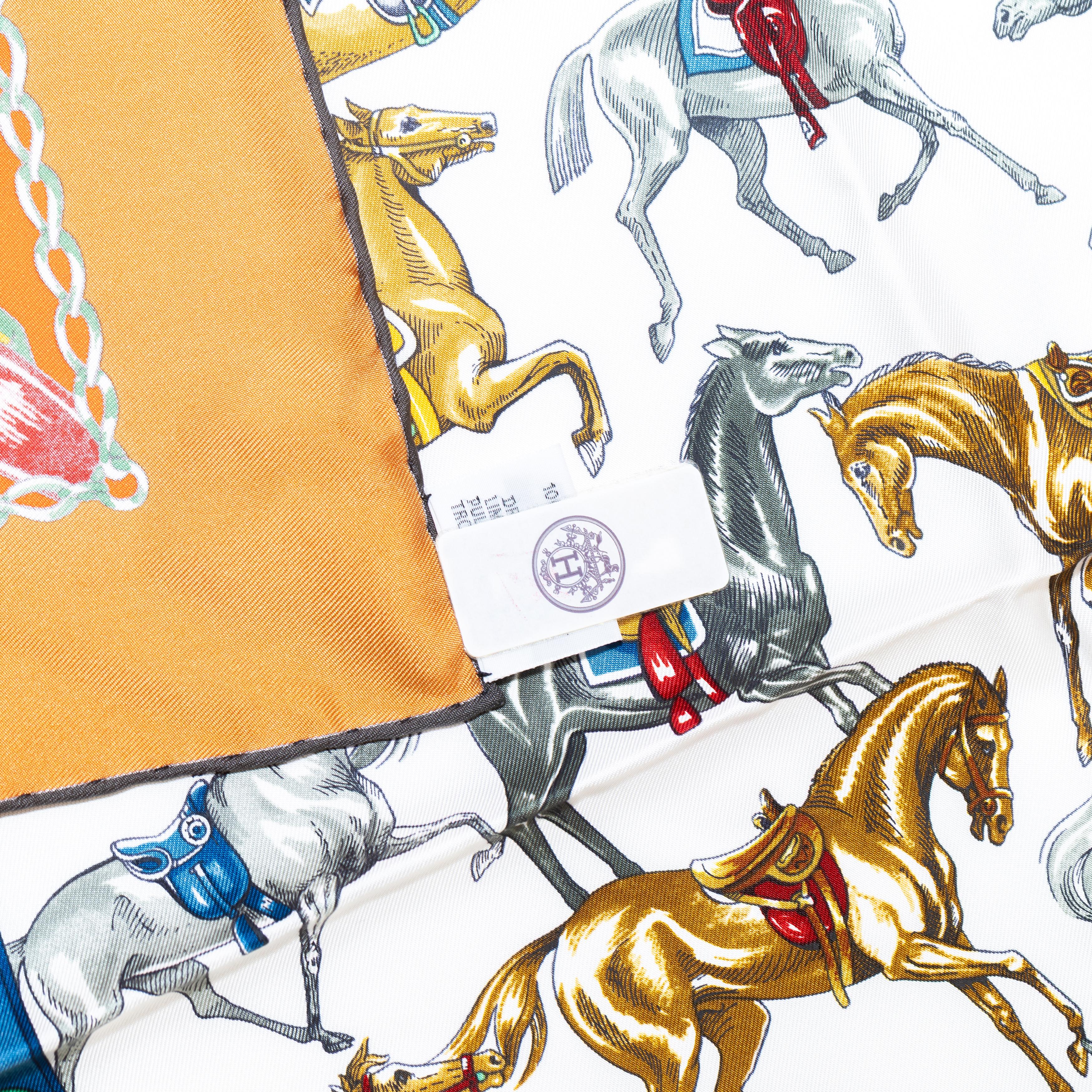 Hermes Bufanda Cavalcades - Caramel - Rouge - Vert - Nueva Etiqueta de la Tienda en venta 7