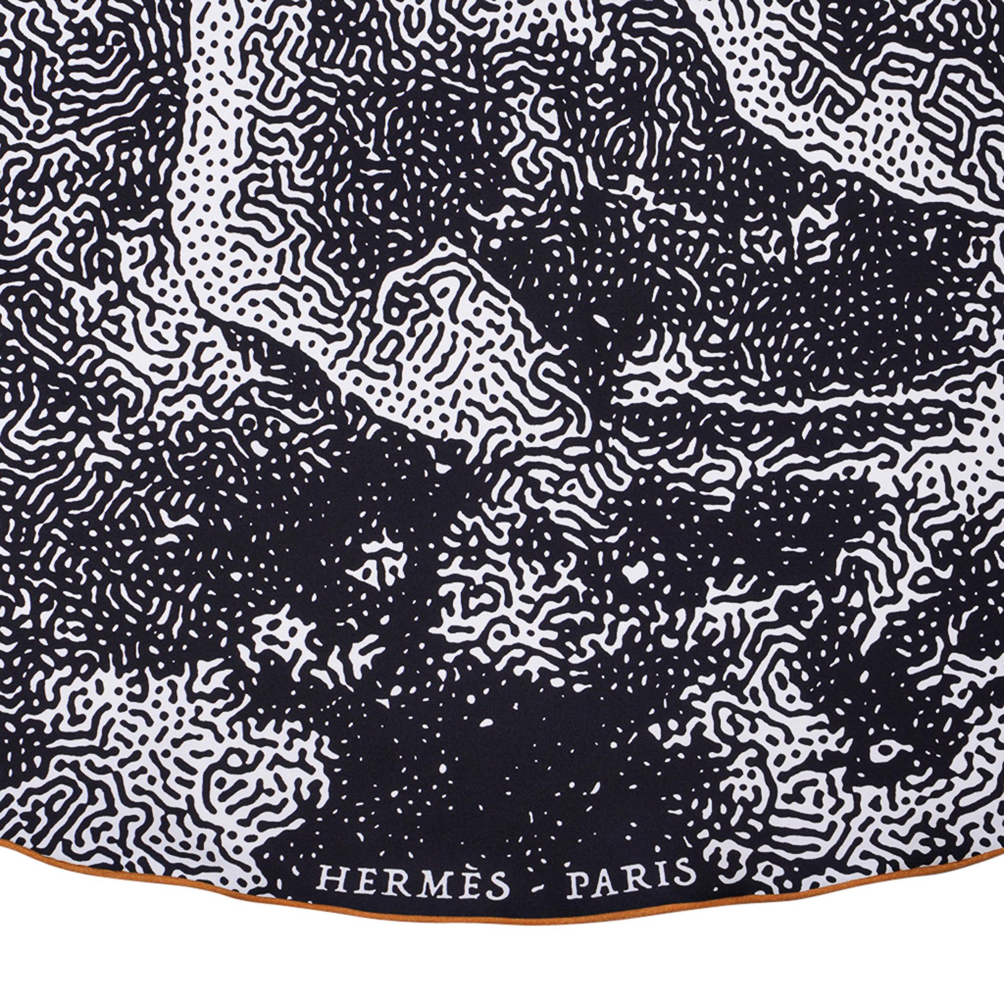 Hermes Sciarpa Claire de Lune Rotonda in Seta 140 Noir / Blanc / Camel Nuova con Scatola 1
