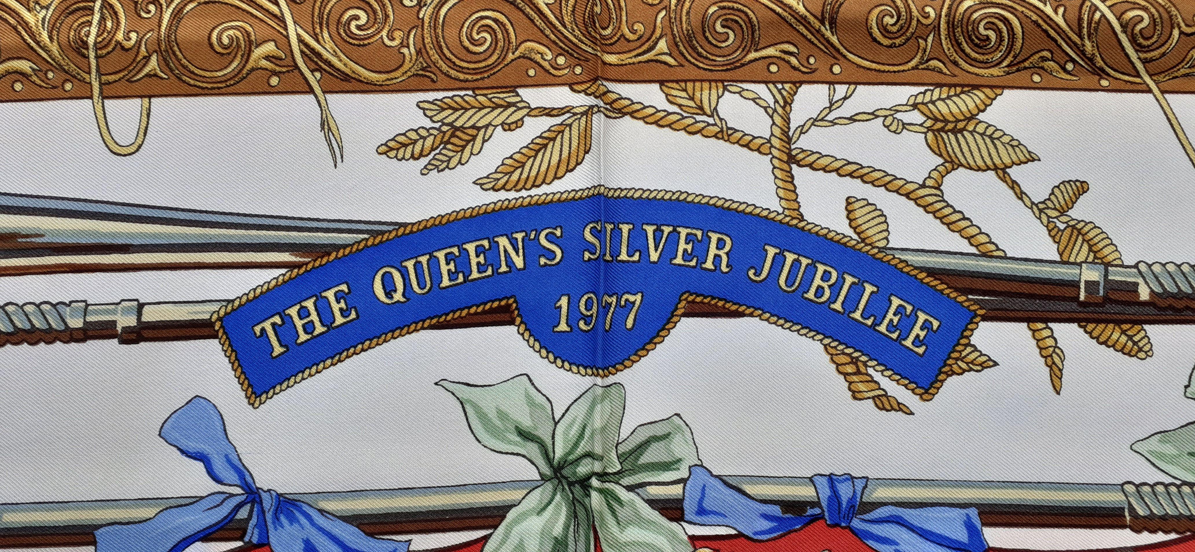 Hermès Scarf Dieu et Mon Droit The Queen's Silver Jubilee 1977 Elizabeth II RARE In Good Condition In Corcoué Sur Logne, Loire-Atlantique