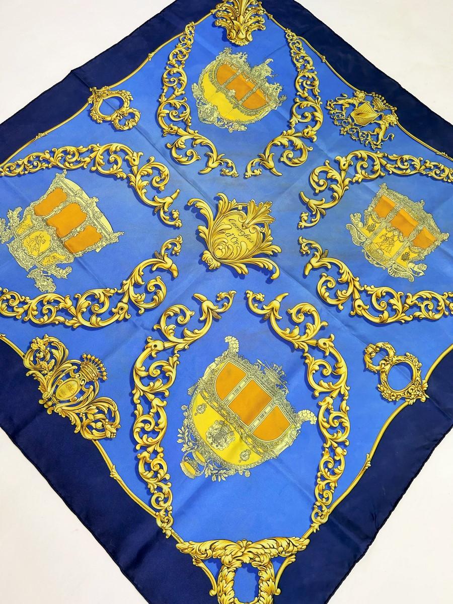 De las mujeres Pañuelo Hermès titulado Carosses d'Or de Vladimir Rybaltchenko Circa 1987-1990 en venta