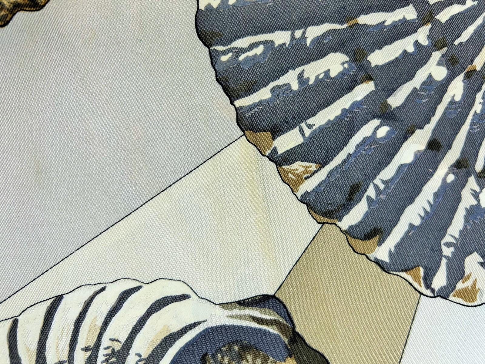 Foulard Hermès intitulé Géologie par Loïc Dubigeon avec sa boîte Circa 1980 en vente 11