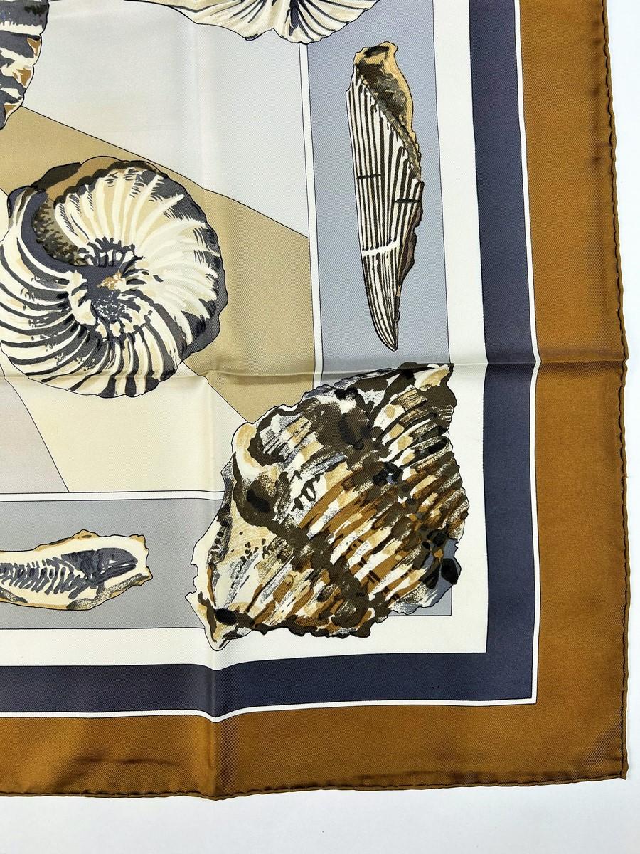 Foulard Hermès intitulé Géologie par Loïc Dubigeon avec sa boîte Circa 1980 en vente 1