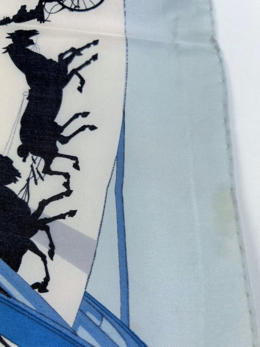 Pañuelo Hermès titulado Paris qui Roule by Hugo Grygkar Circa 2006 en venta 7