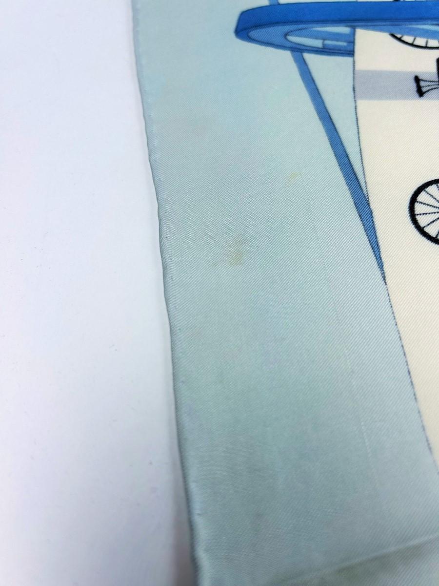 Pañuelo Hermès titulado Paris qui Roule by Hugo Grygkar Circa 2006 en venta 8