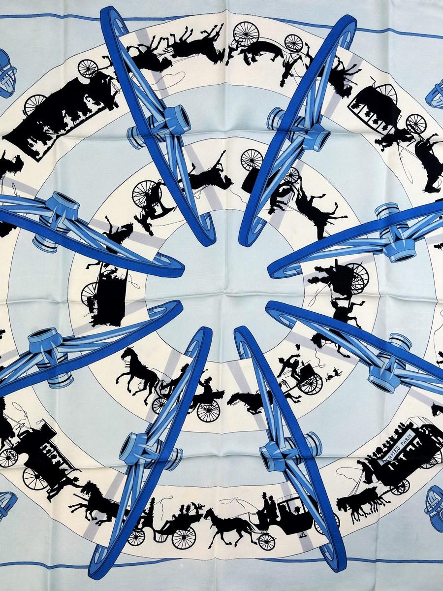 Pañuelo Hermès titulado Paris qui Roule by Hugo Grygkar Circa 2006 en Bueno estado para la venta en Toulon, FR