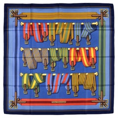 Foulard Hermès intitulé ""Sangles"" par Joachim Metz avec son étui Circa 1985-1990