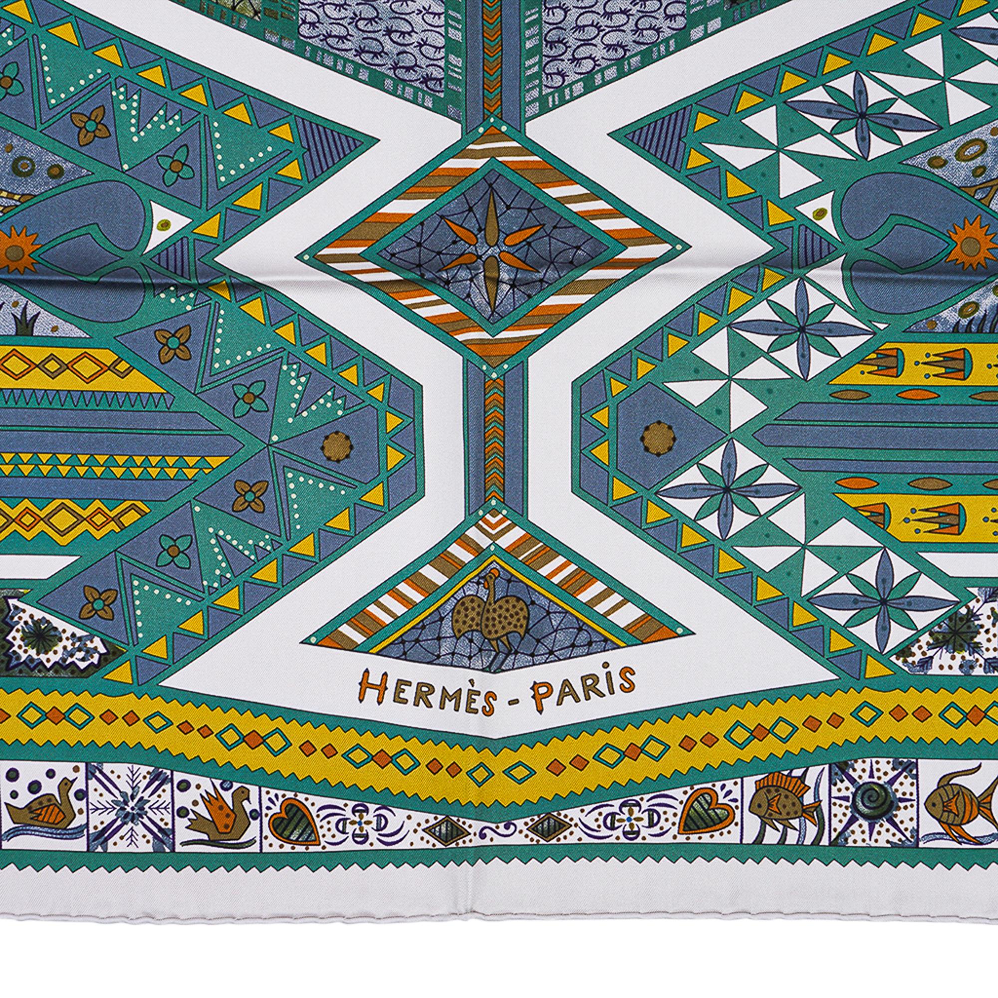 Noir Écharpe Hermès Ors Bleus d'Afrique vert / chartreuse / marron soie 90, neuve avec boîte en vente