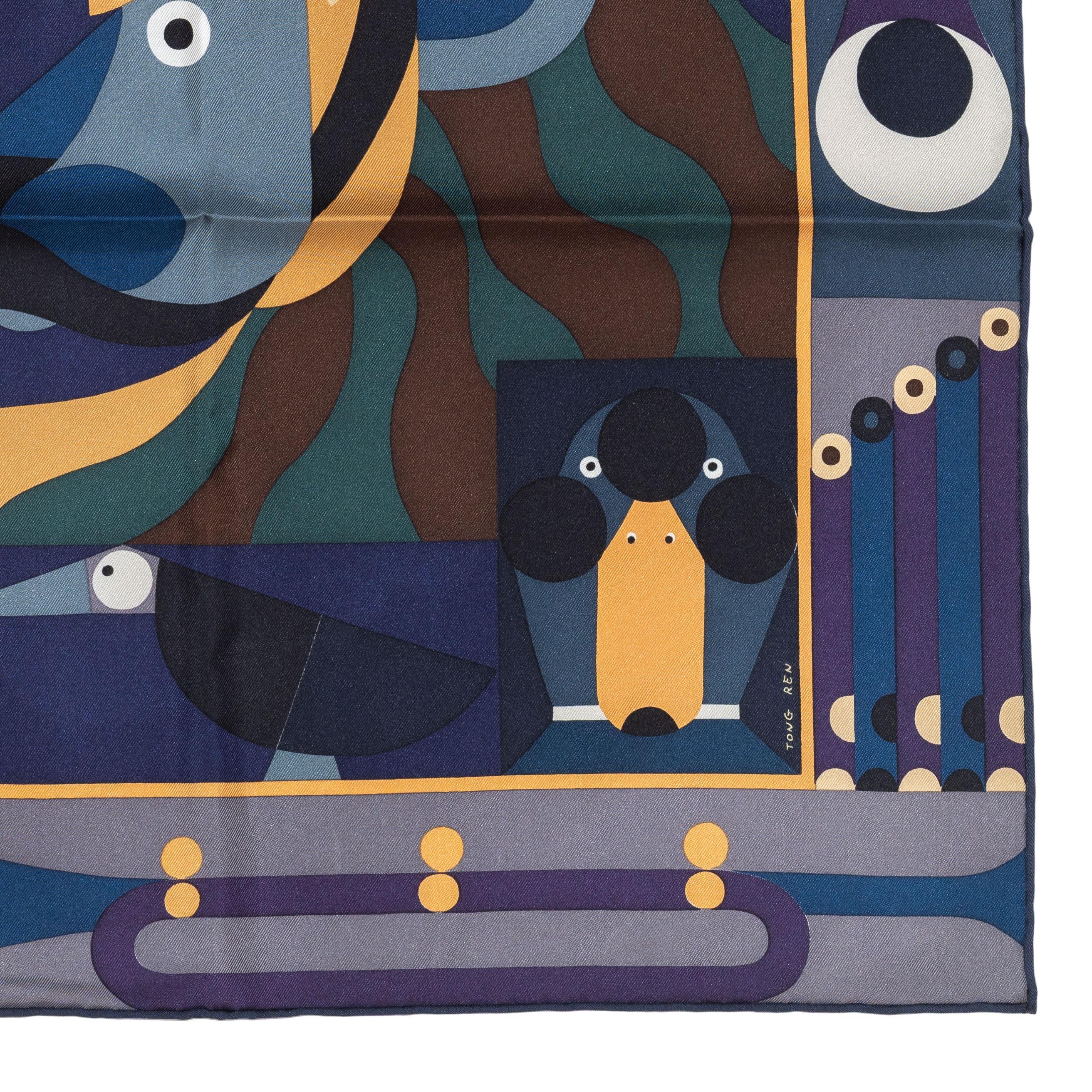 Hermes Scarf Parade en Fanfare – Bleu Nuit – Beige - New Store Tag For Sale 6