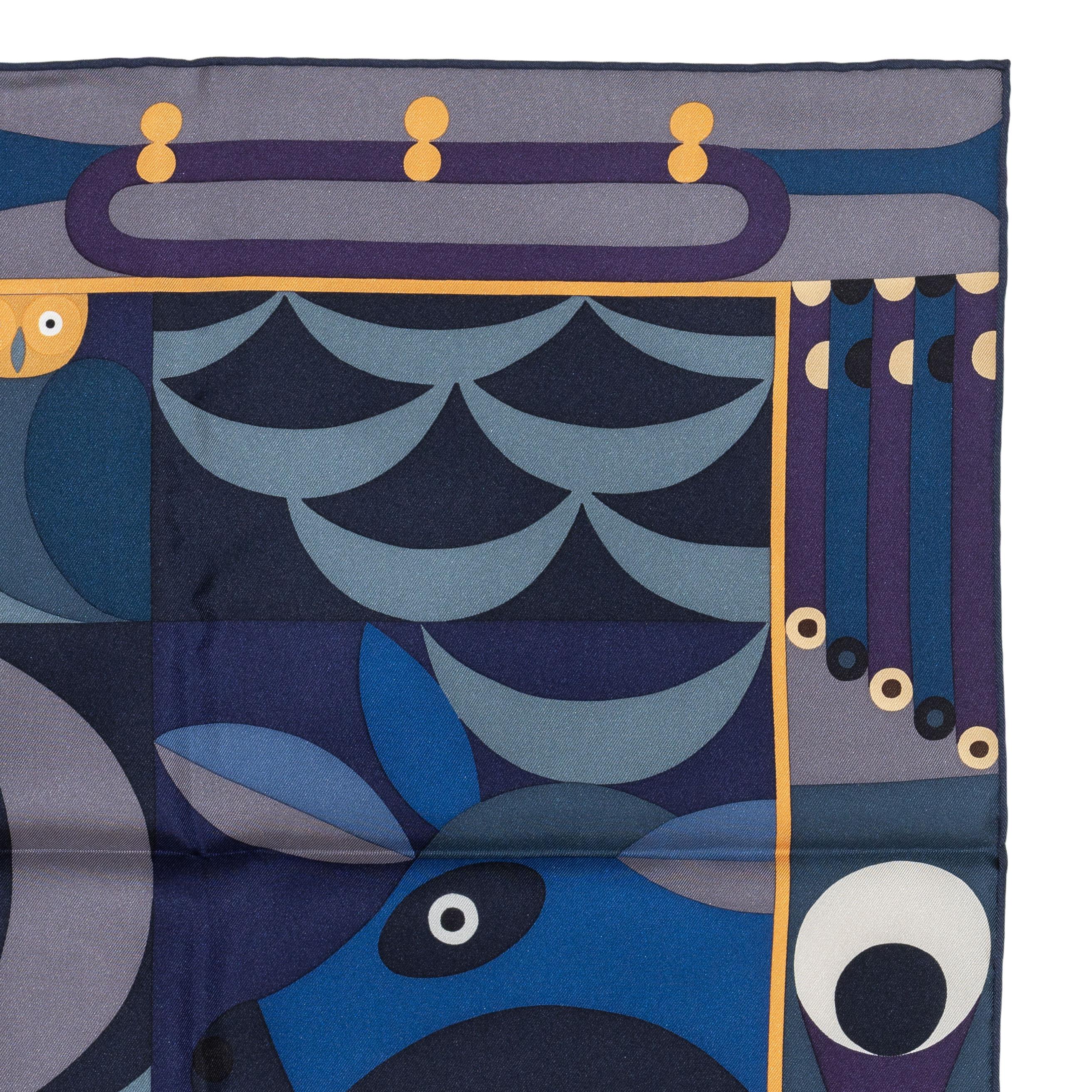 Women's Hermes Scarf Parade en Fanfare – Bleu Nuit – Beige - New Store Tag For Sale