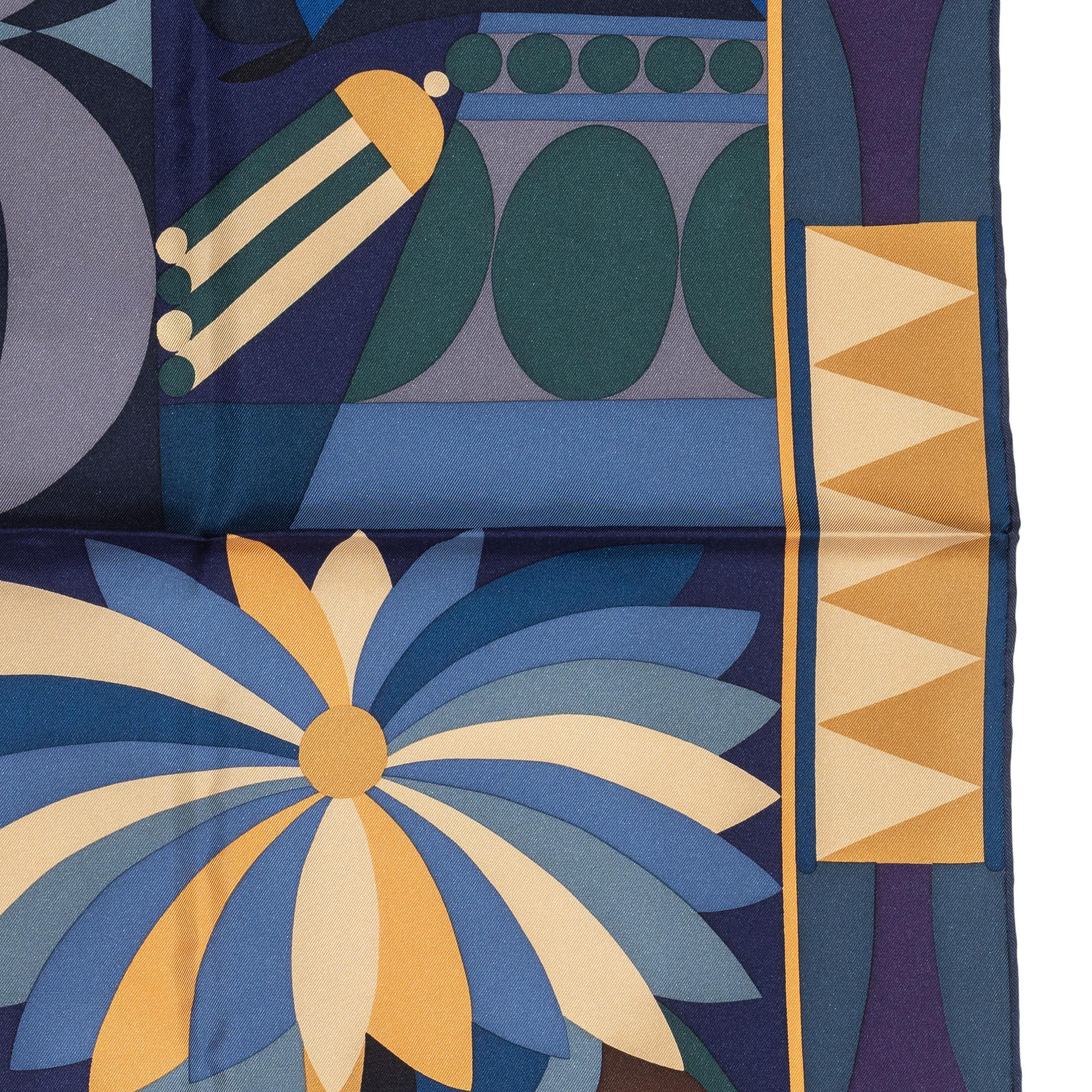 Hermes Scarf Parade en Fanfare – Bleu Nuit – Beige - New Store Tag For Sale 3
