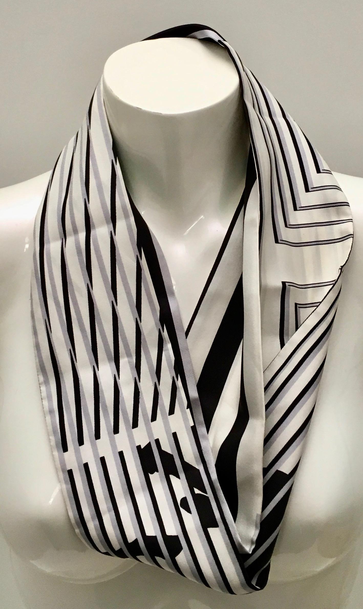 Hermes Scarf/Snood Rare black/White Silk For Sale 2