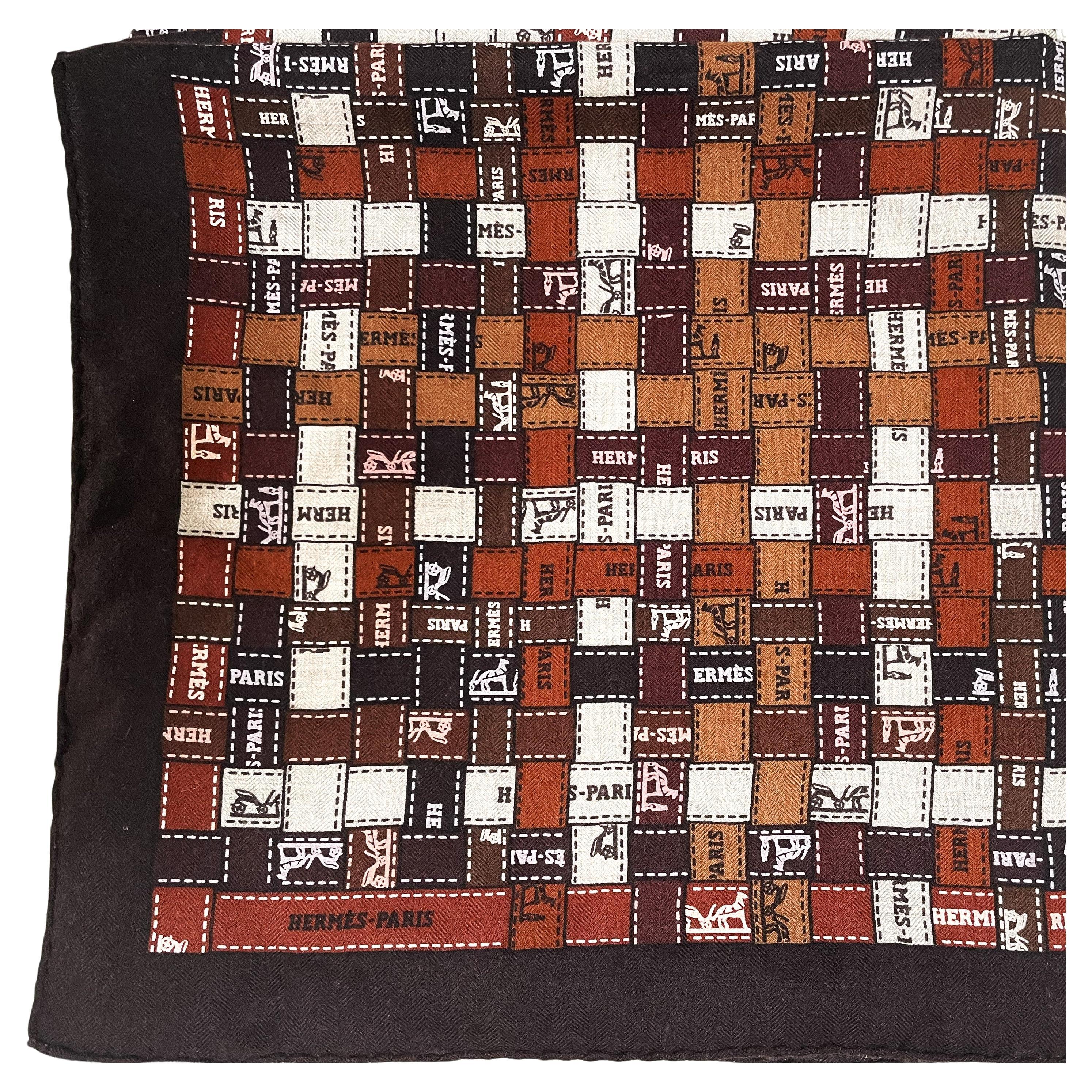 HERMÉS SCARV Cashmere/Silk, 140 x 140 cm printed with the iconic Hermes ribbon For Sale