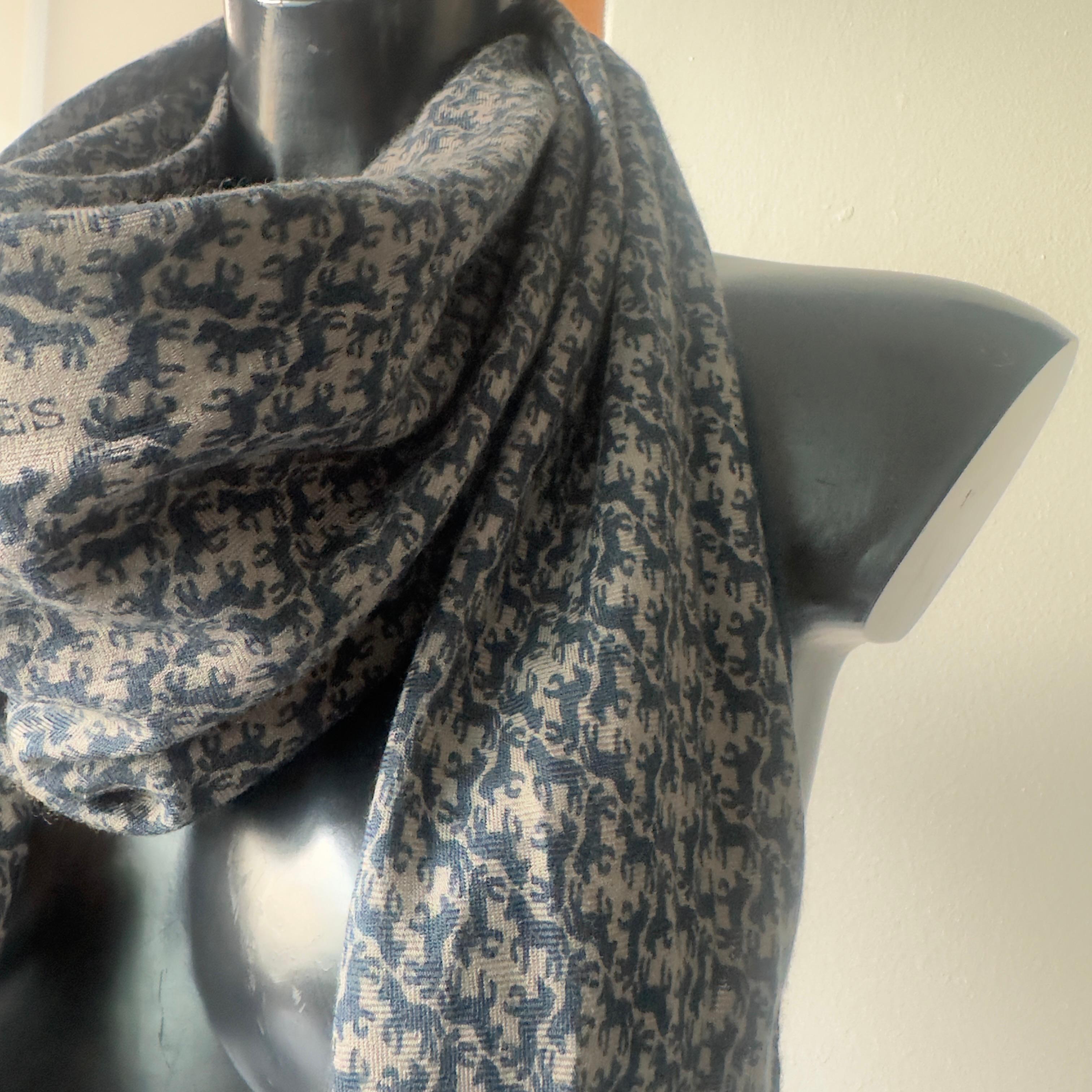 Women's or Men's Hermès Sciarpa Vintage in Cashmere e Seta con Stampa Cavalli – Made in France For Sale