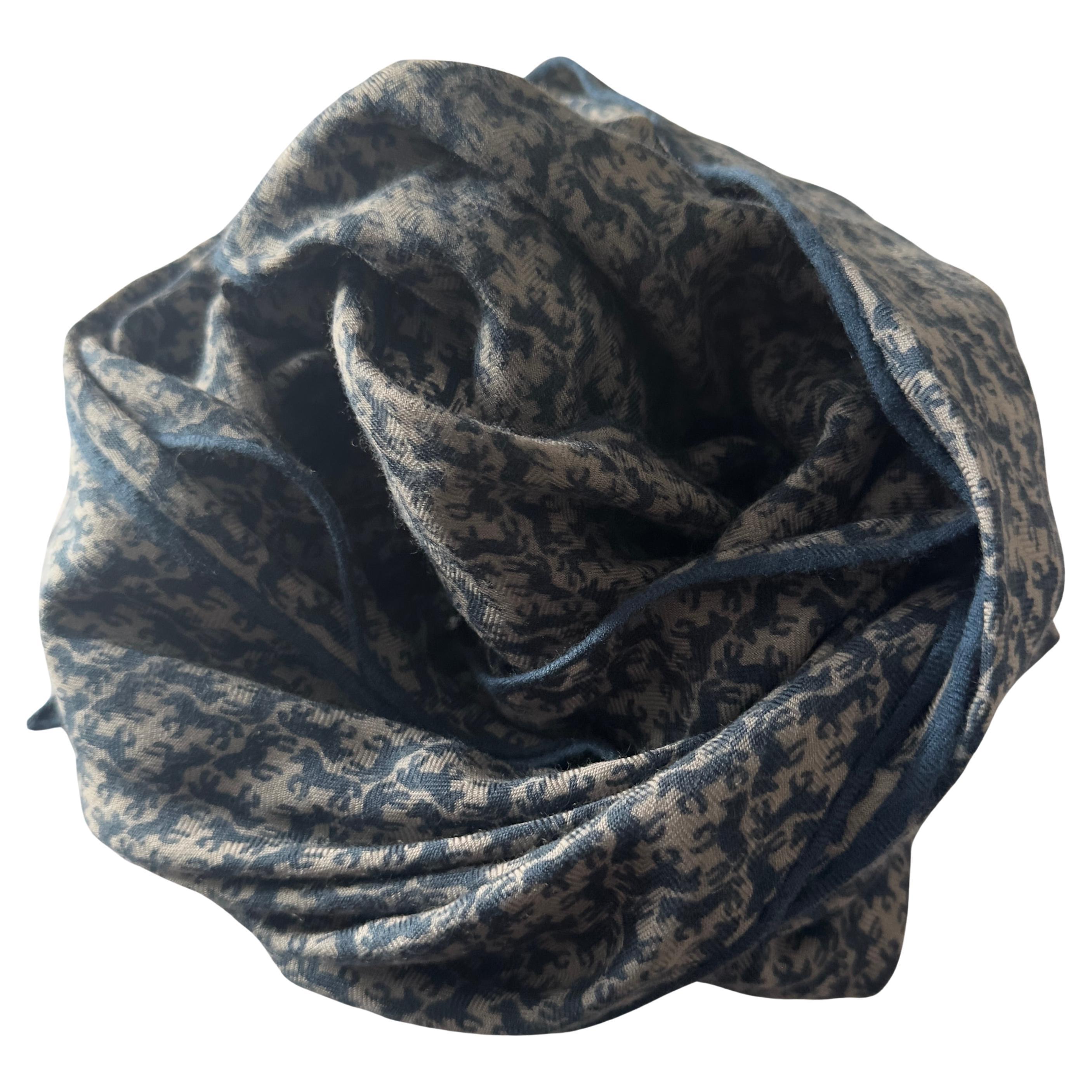 Hermès Sciarpa Vintage in Cashmere e Seta con Stampa Cavalli – Made in France