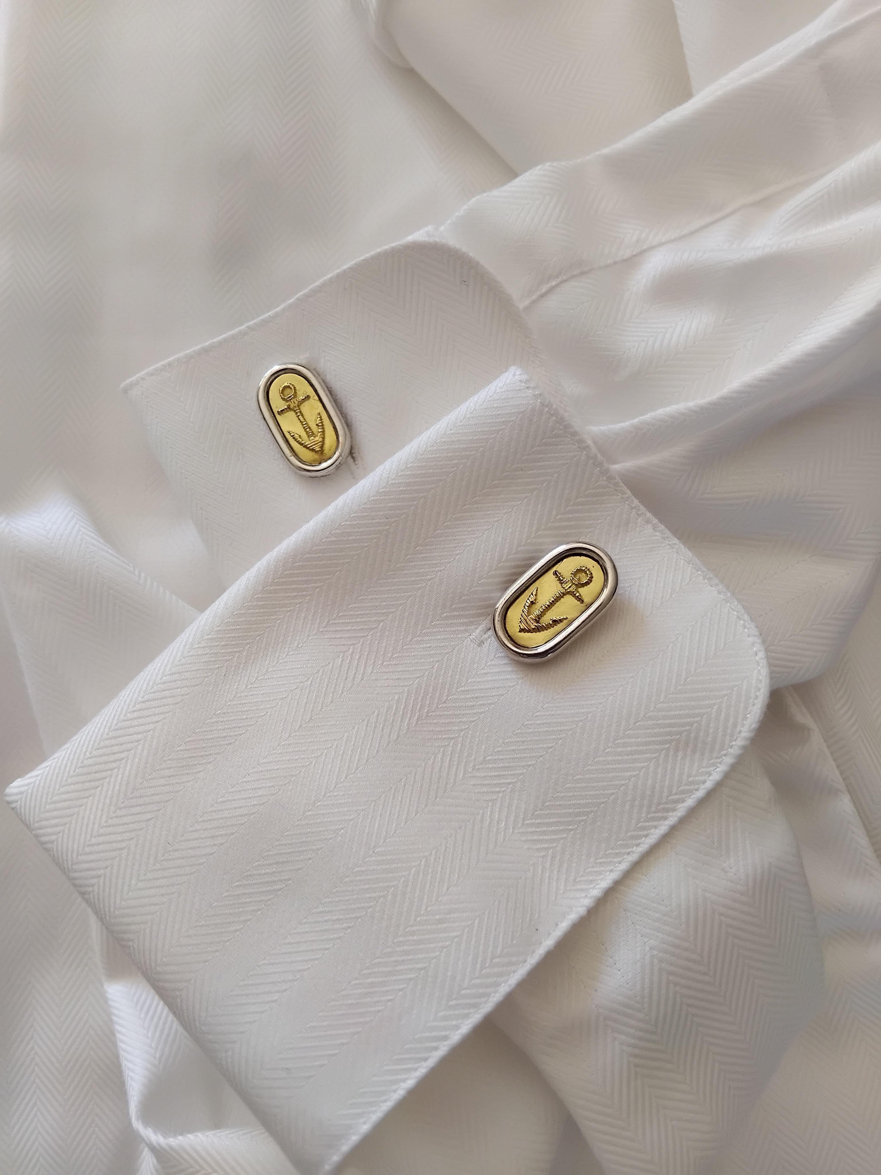 Exceptional Authentic Hermès cufflinks

Theme: Navy, Anchor, Sea

Perfect to spend an evening on a boat, or for a navy lover 

Silver frame surrounding an oval silver medallion covered with yellow gold (vermeil) stylizing a ribbed marine anchor in