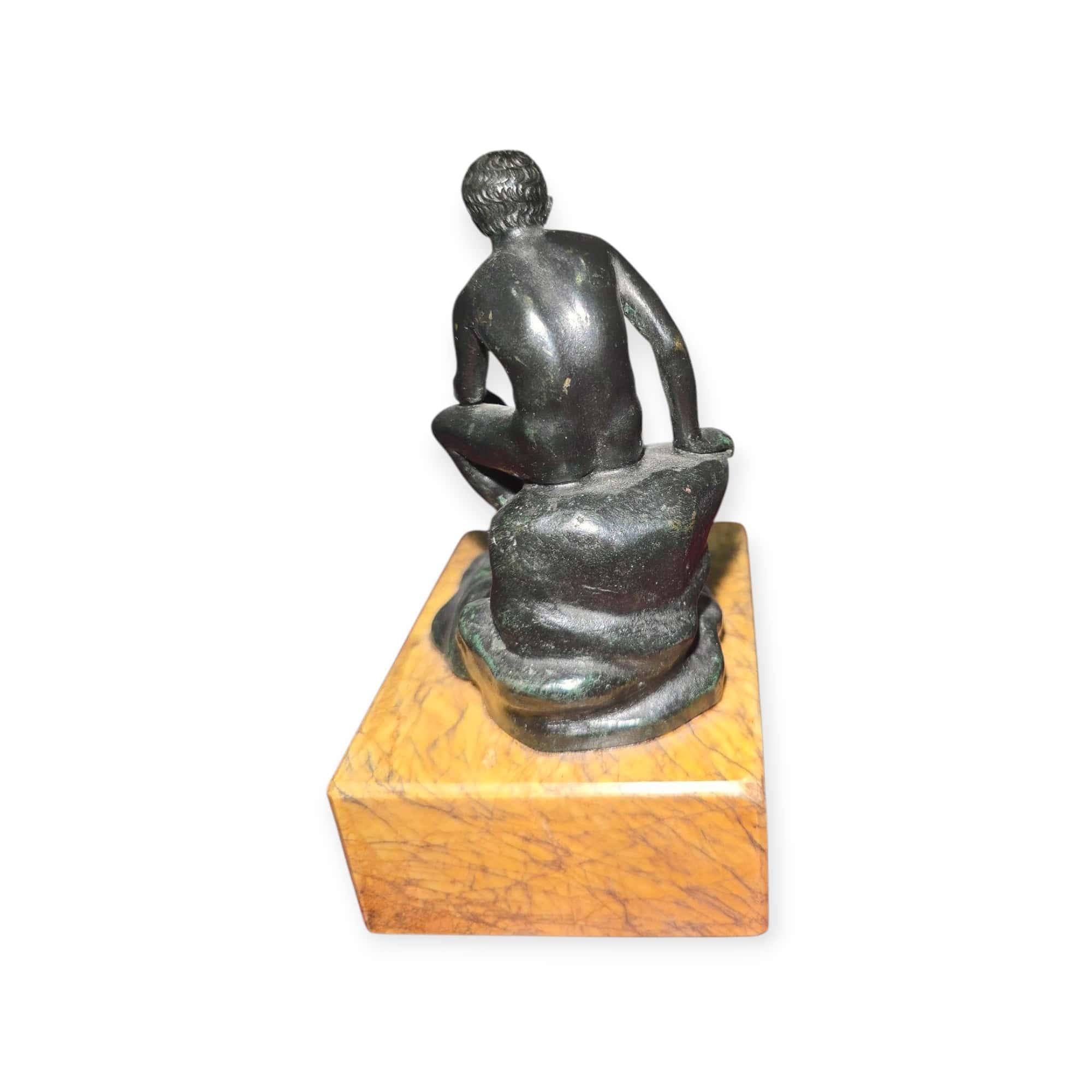 Hermes seduto - Bronzo patinato, Grand Tour, fine del XIX secolo in vendita 2