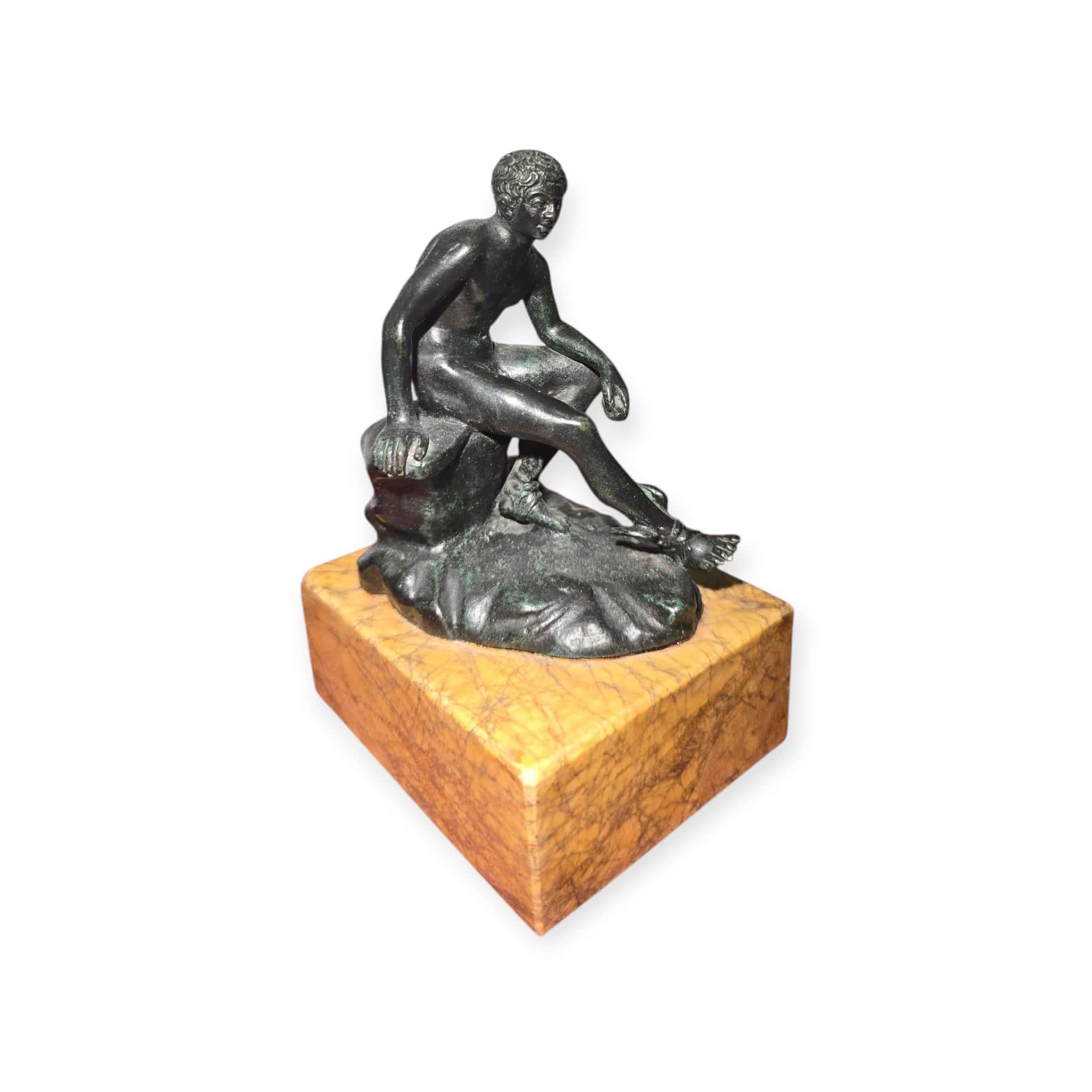 Hermes seduto - Bronzo patinato, Grand Tour, fine del XIX secolo in vendita 4