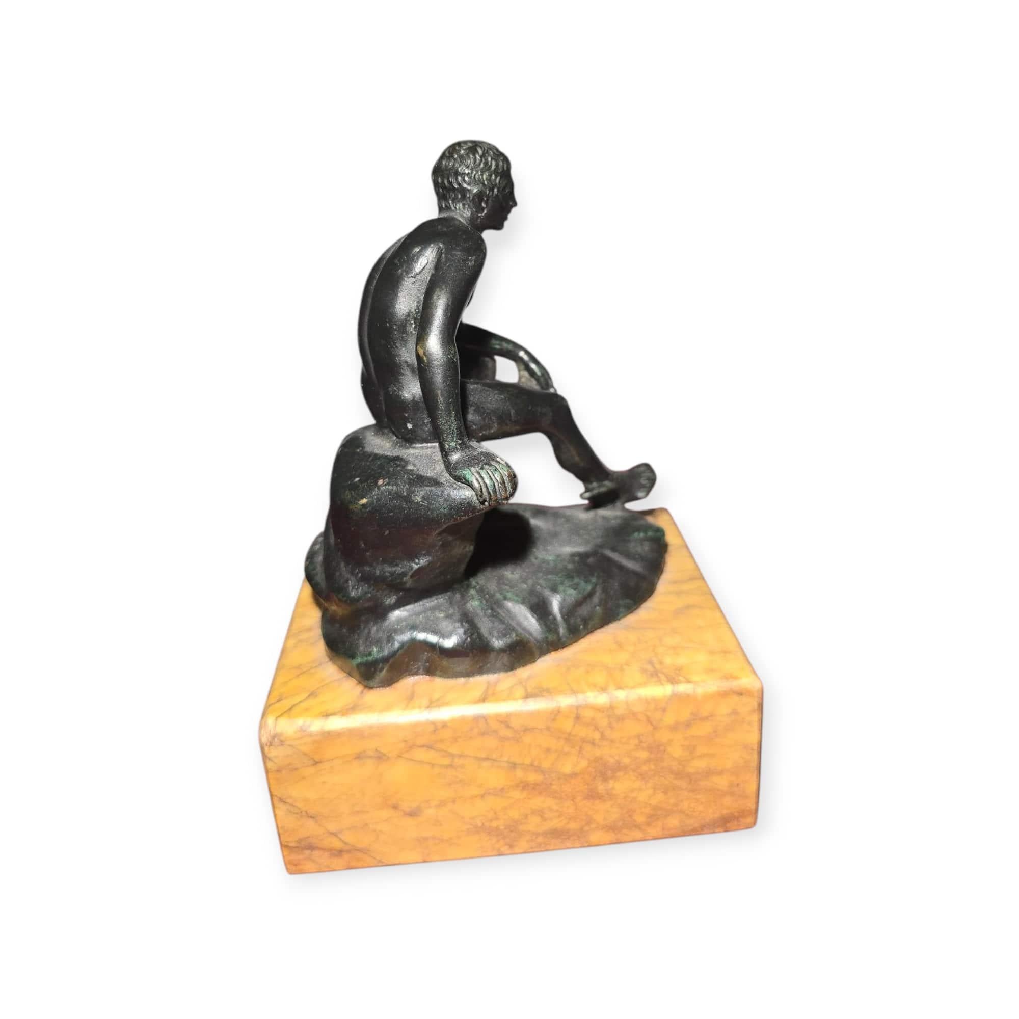 Hermes seduto - Bronzo patinato, Grand Tour, fine del XIX secolo in vendita 5
