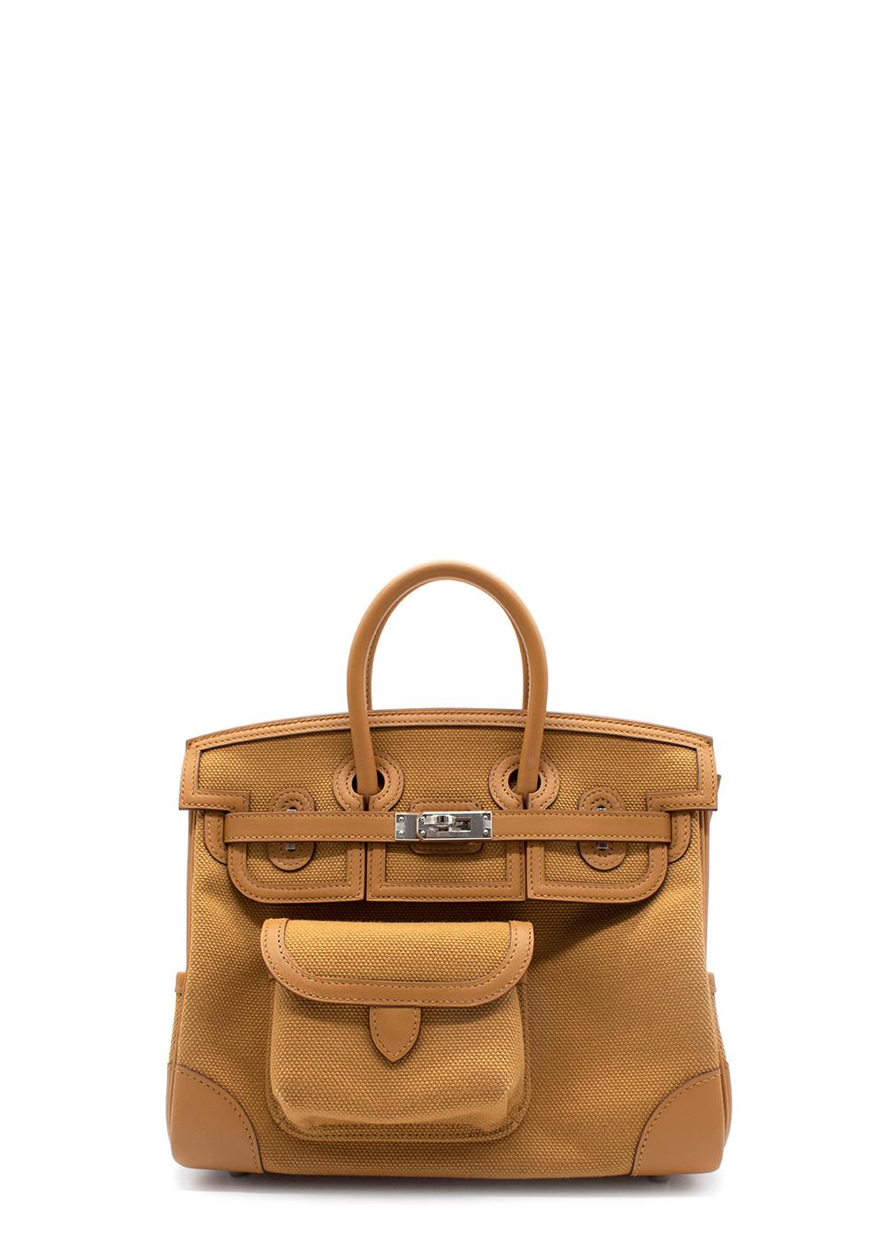 Datumsstempel: Z 2021

- Diese Cargo-Birkin-Tasche ist aus dunkelgelbem Canvas mit verstärkten Lederecken gefertigt. 
- Tasche mit oberem Griff und einem Hauptfach
- Die Handtasche verfügt über palladiumsilberne Beschläge
- Inklusive Clochette,