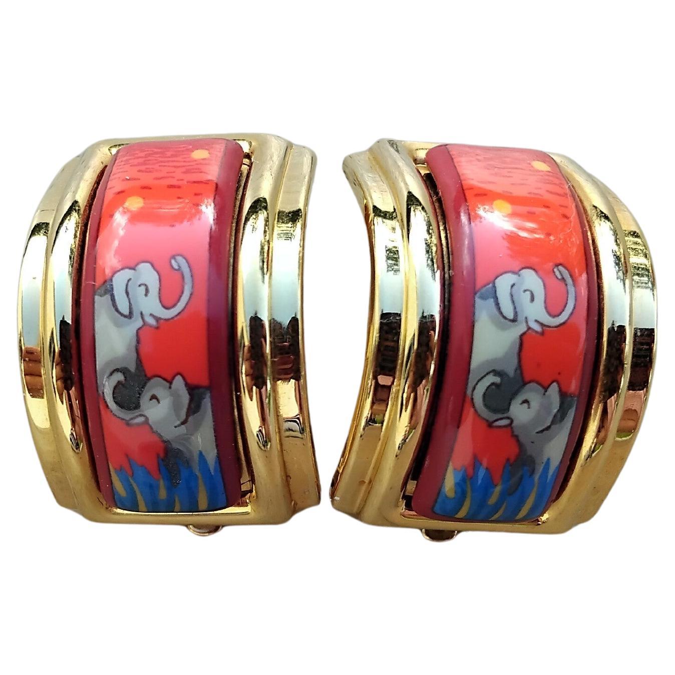 Hermès Set 2 Pulseras 2 Pendientes Esmalte Elefantes Pastando Rojo Oro 70 en Bueno estado para la venta en Corcoué Sur Logne, Loire-Atlantique