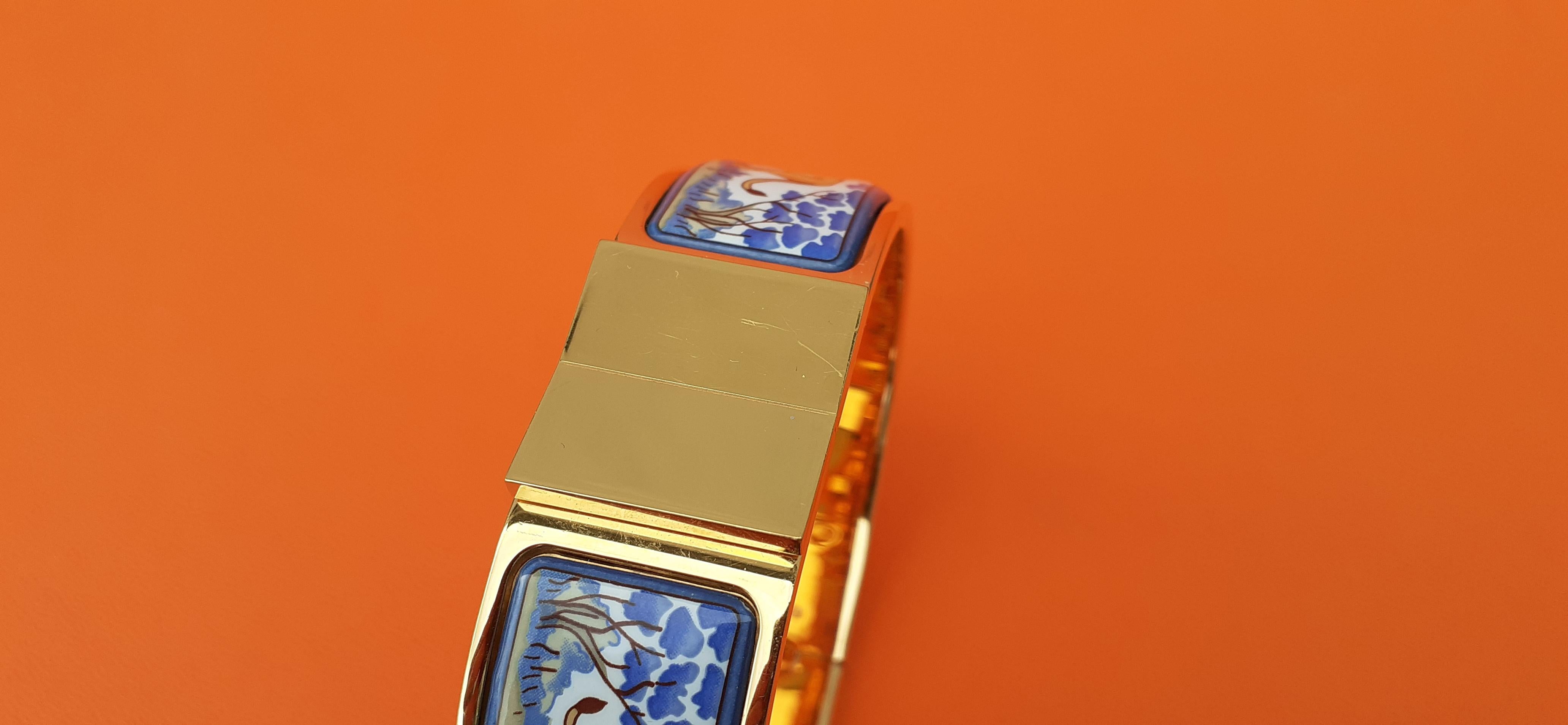 Hermès Set Clic Clac Armband und passende Ohrringe Löwen und Löwinnen Bleu Ghw im Angebot 3