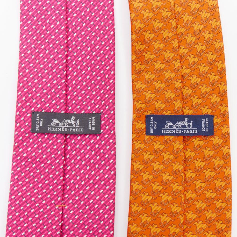 HERMES Set di 2 cravatte da abito in 100% seta rosa geometrica arancione con motivo cavallerizzo
Riferimento: TGAS/F00054
Marchio: Hermes
Materiale: Seta
Colore: Arancione, Rosa
Modello: Geometrico
Dettagli extra: Cravatta arancione con stampa di