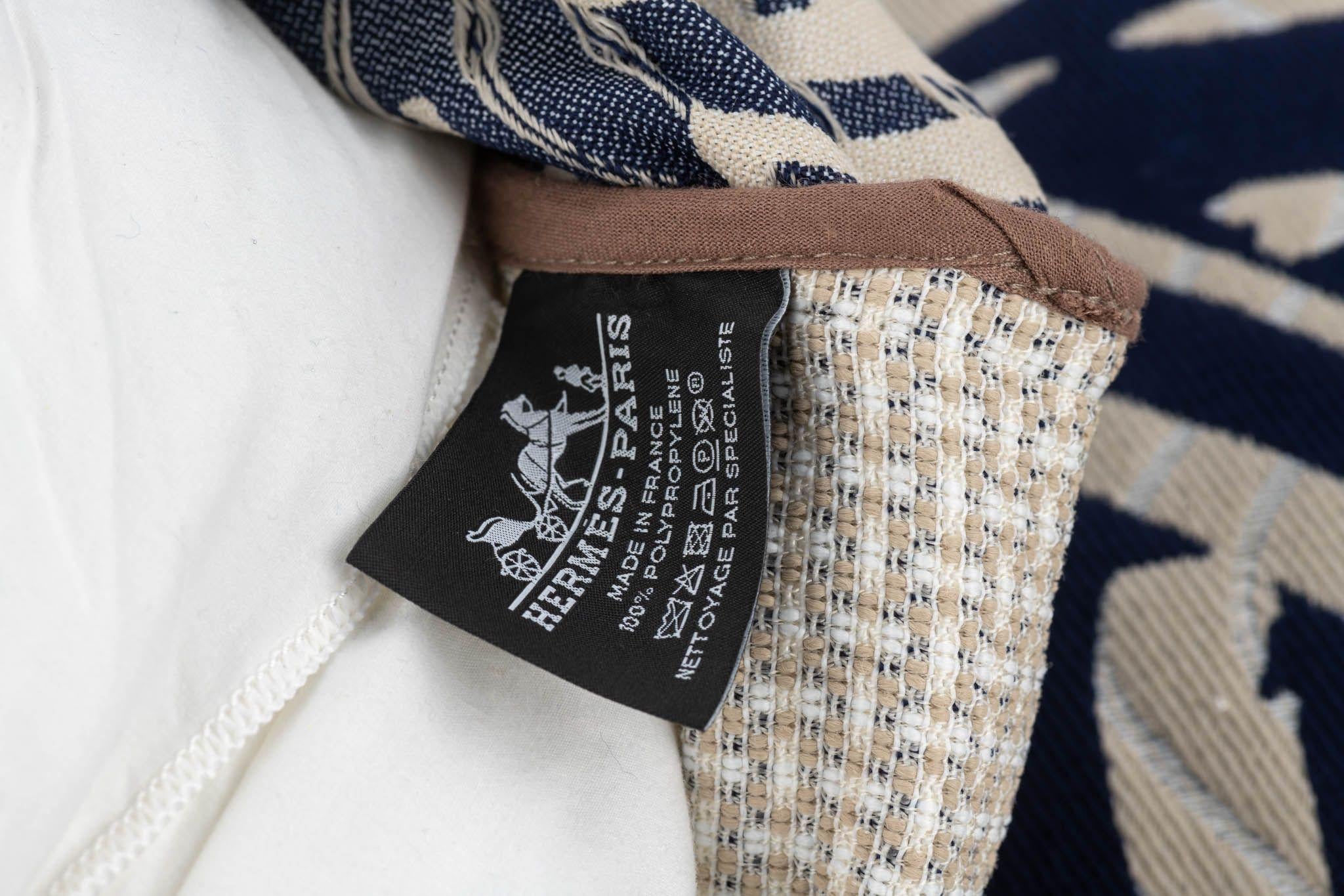 Hermès Set de 2 oreillers Feuillage Vague In Navy  en vente 3
