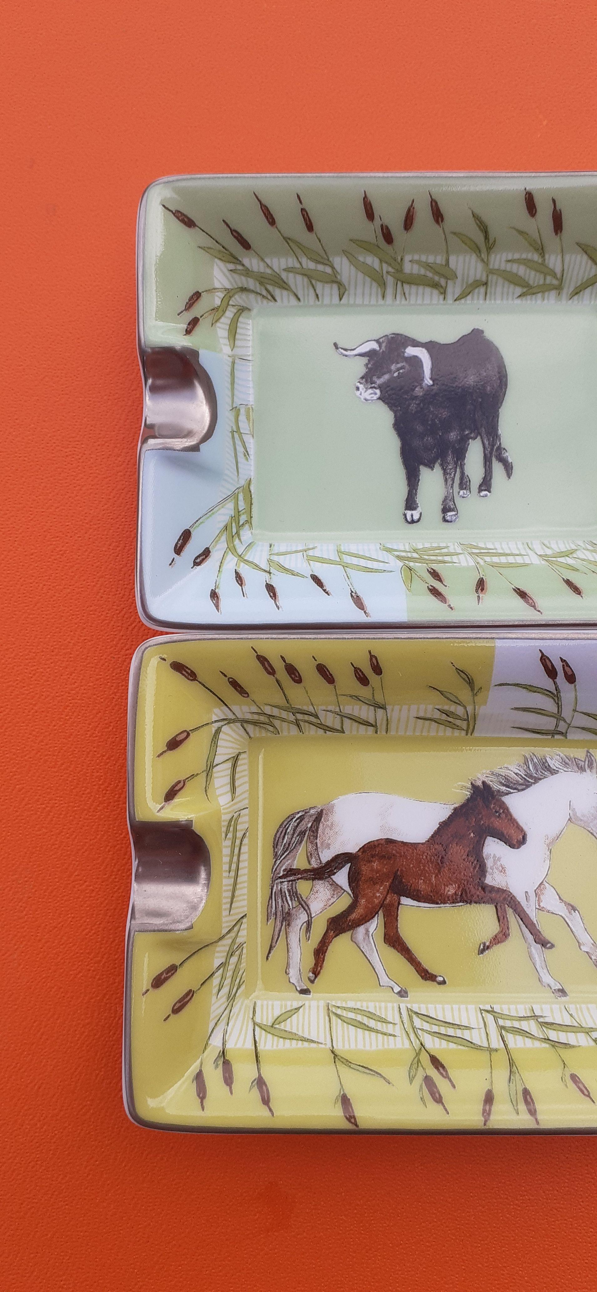 Hermès Set of 2 mini Ashtrays Bull and Horses Prints in Porcelain Texas  2