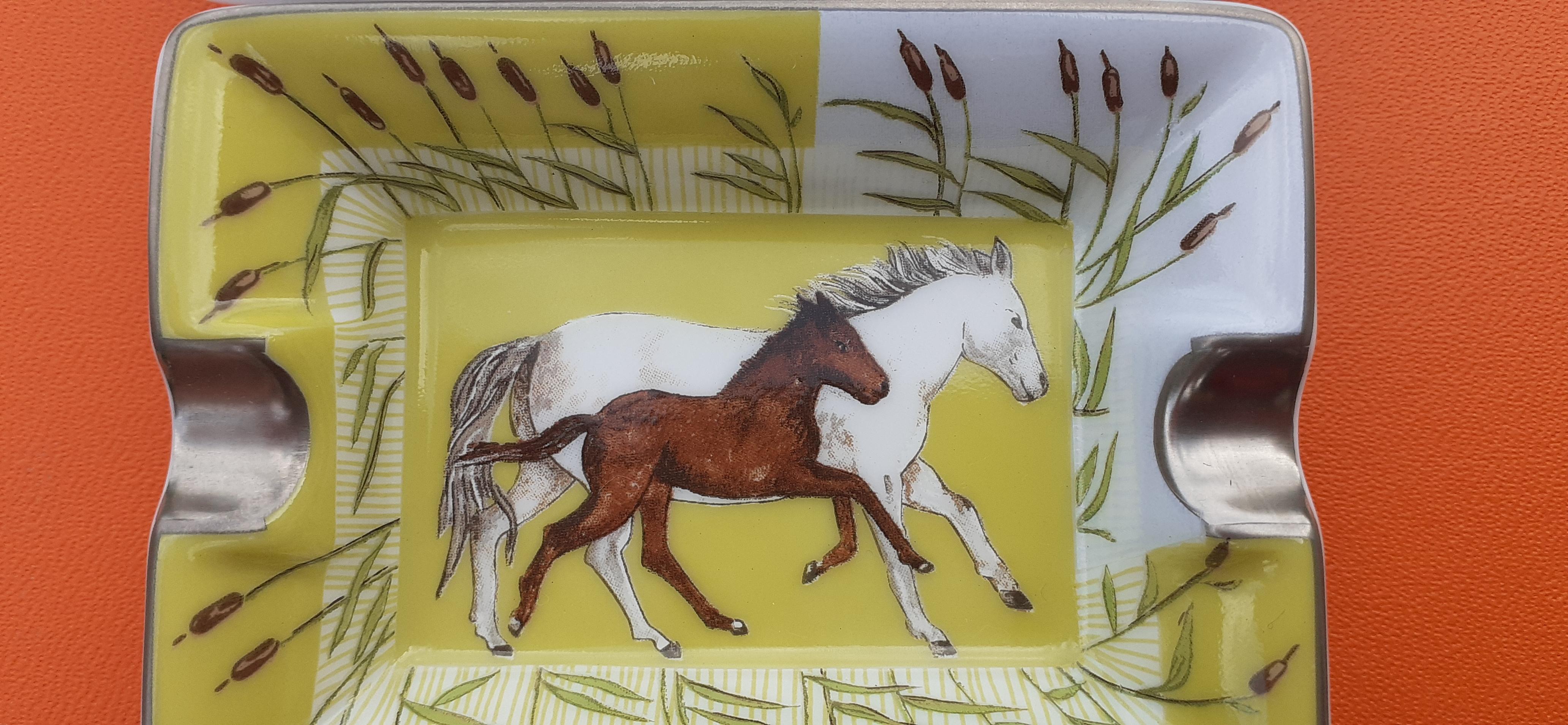 Hermès Set of 2 mini Ashtrays Bull and Horses Prints in Porcelain Texas  5
